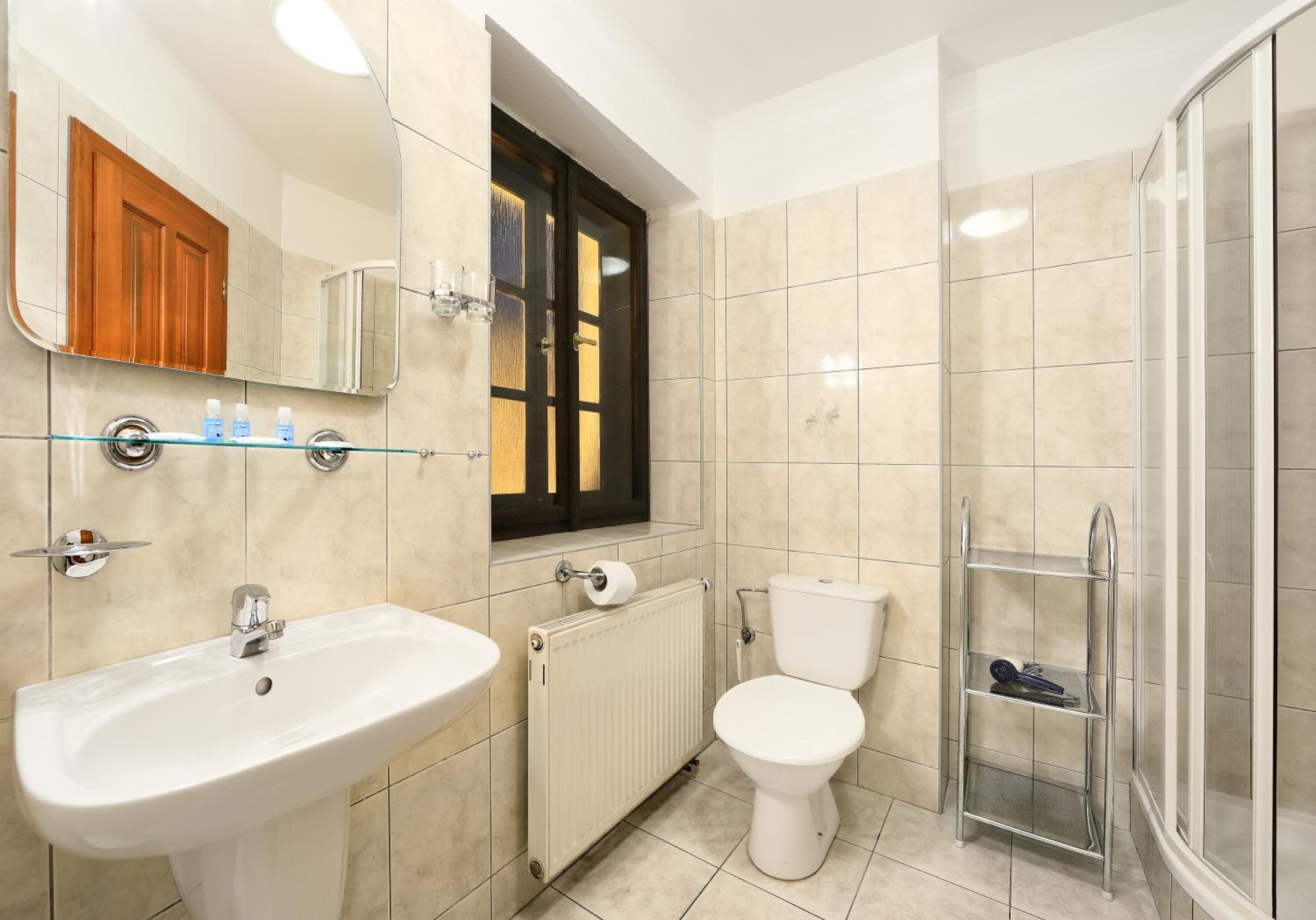 Deluxe Double or Twin Room with Balcony - Photo 5