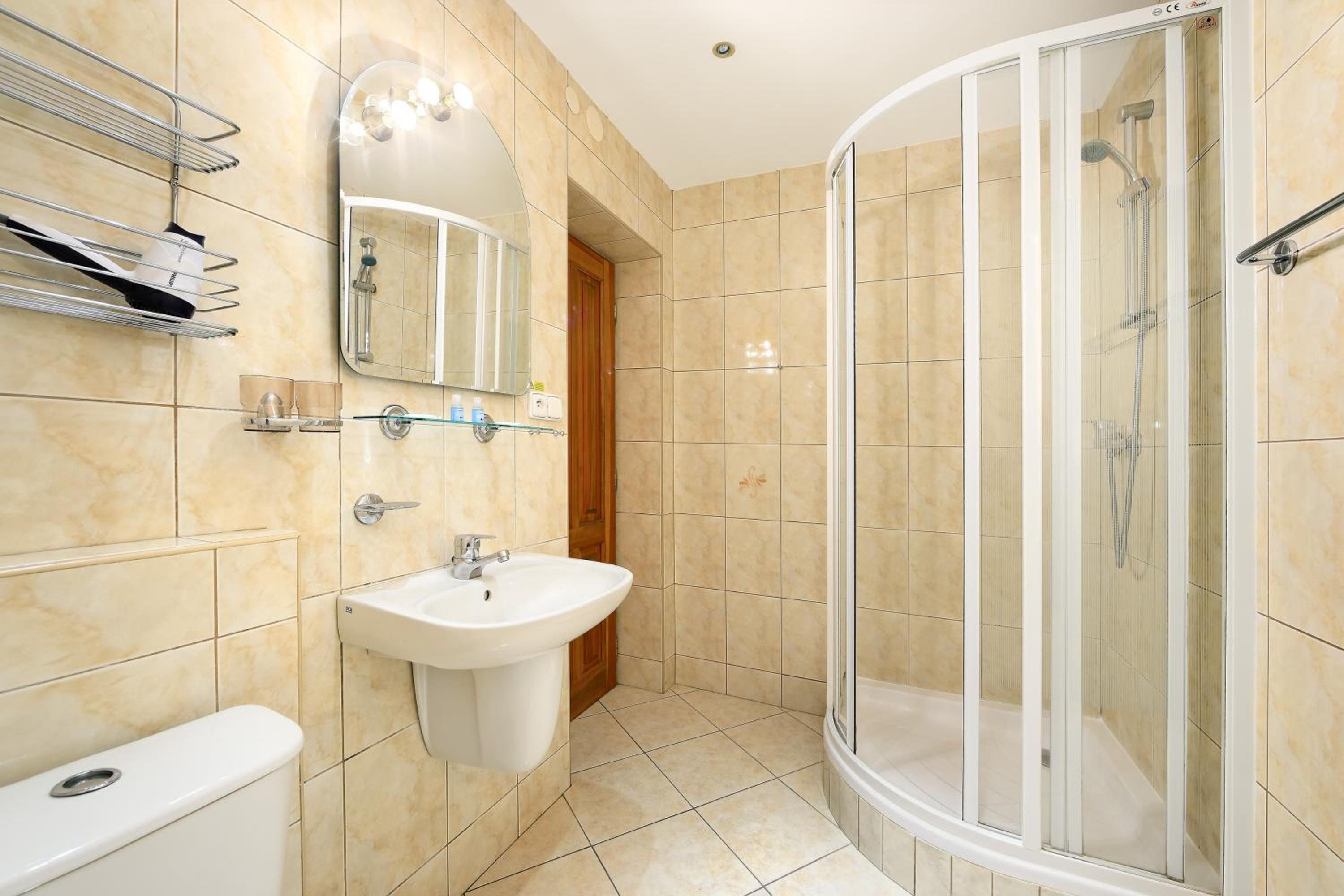 Deluxe Triple Room - Photo 10