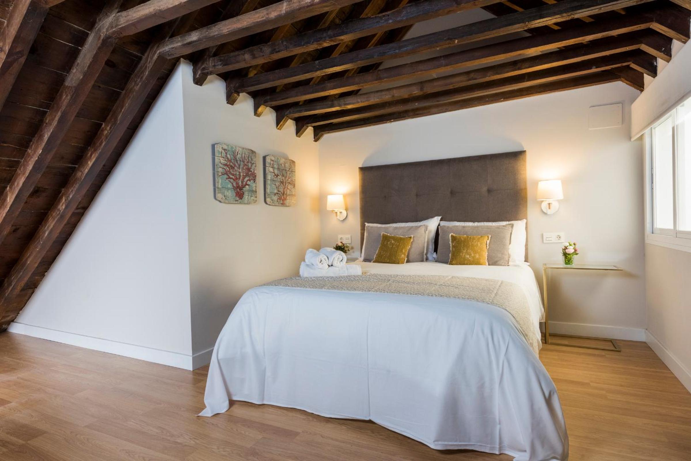 Apartamento dúplex de dos habitaciones con terraza.