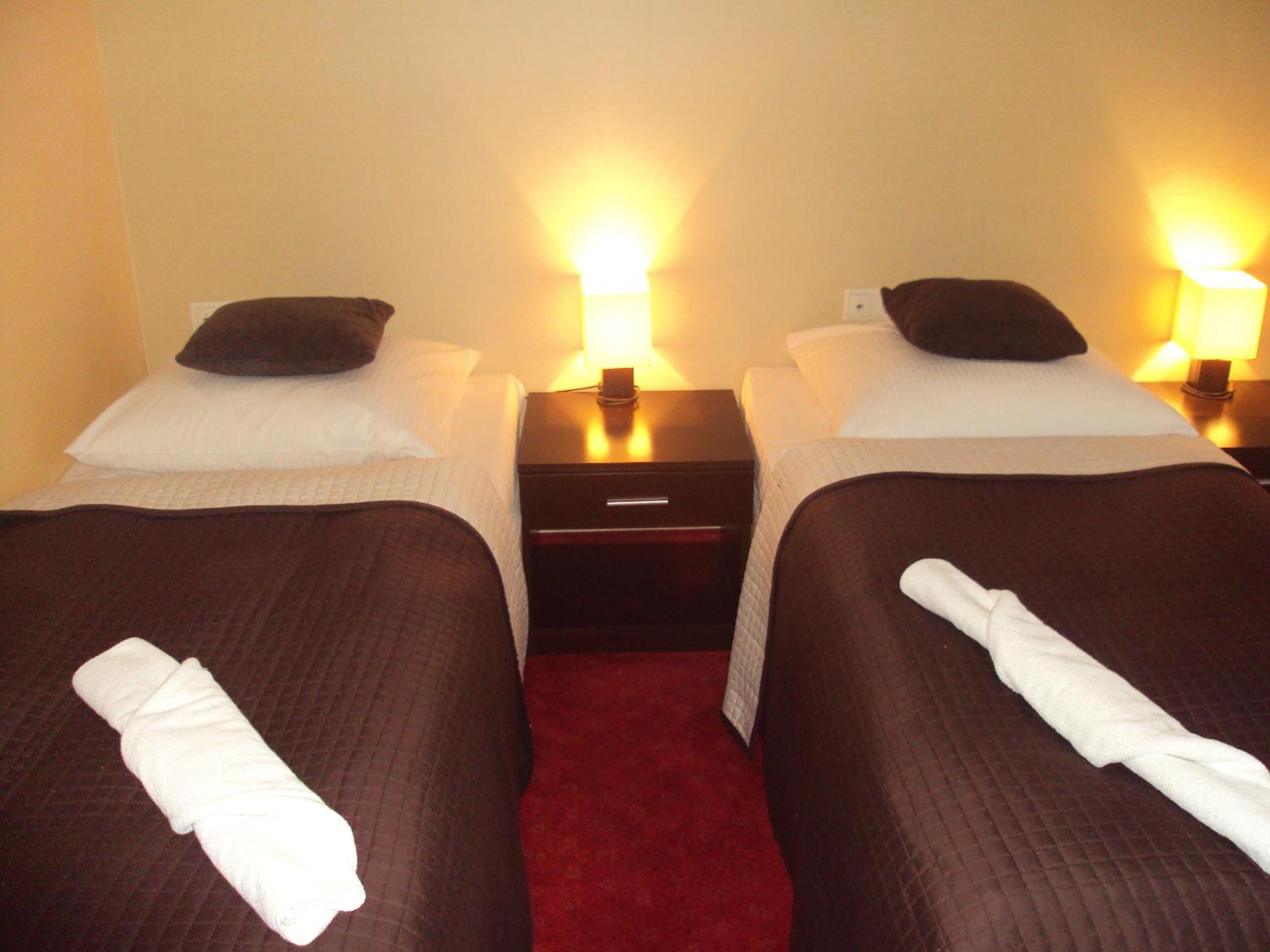 Double or Twin Room - Photo 6