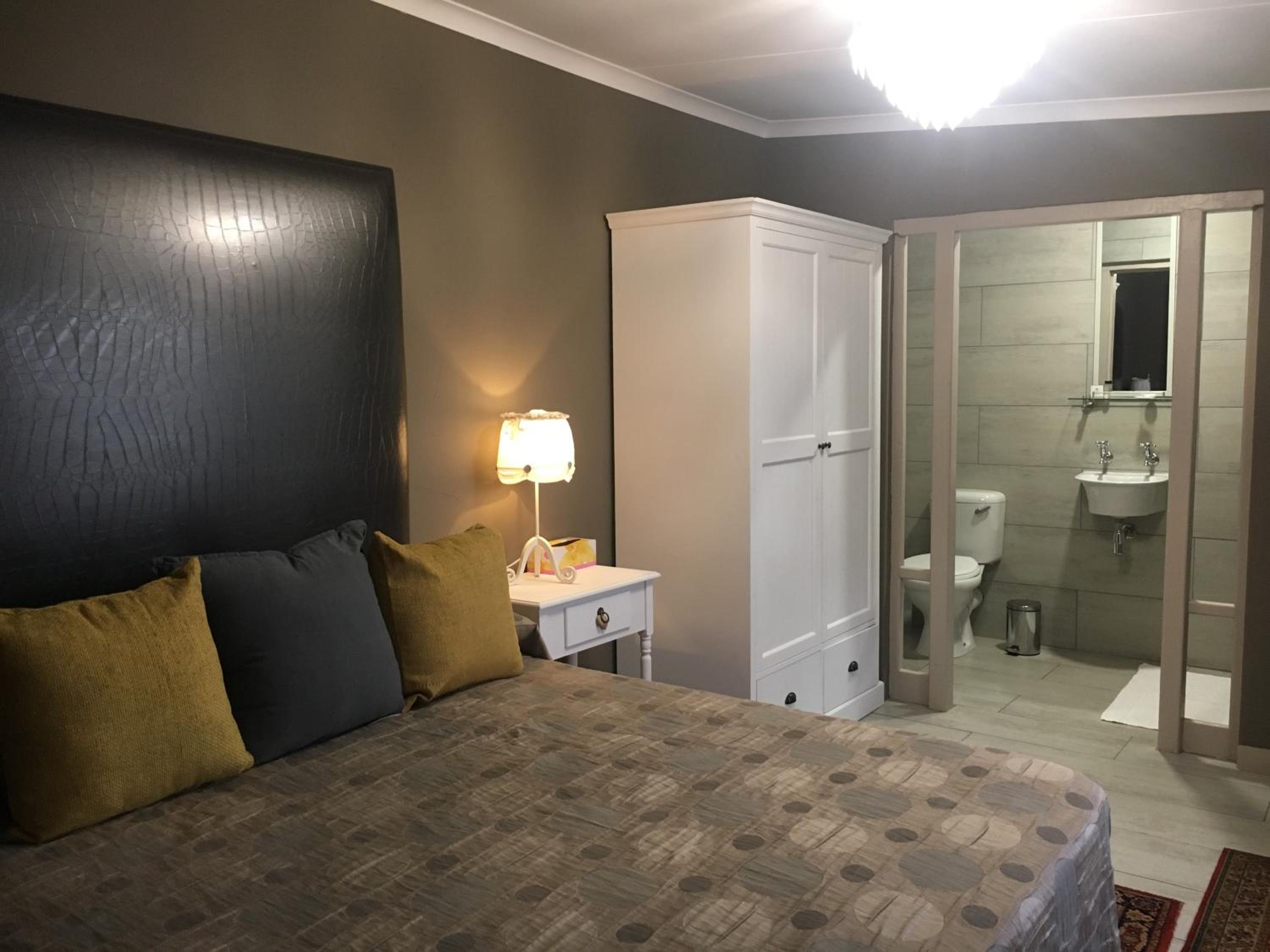 Standard Double Room - Photo 4