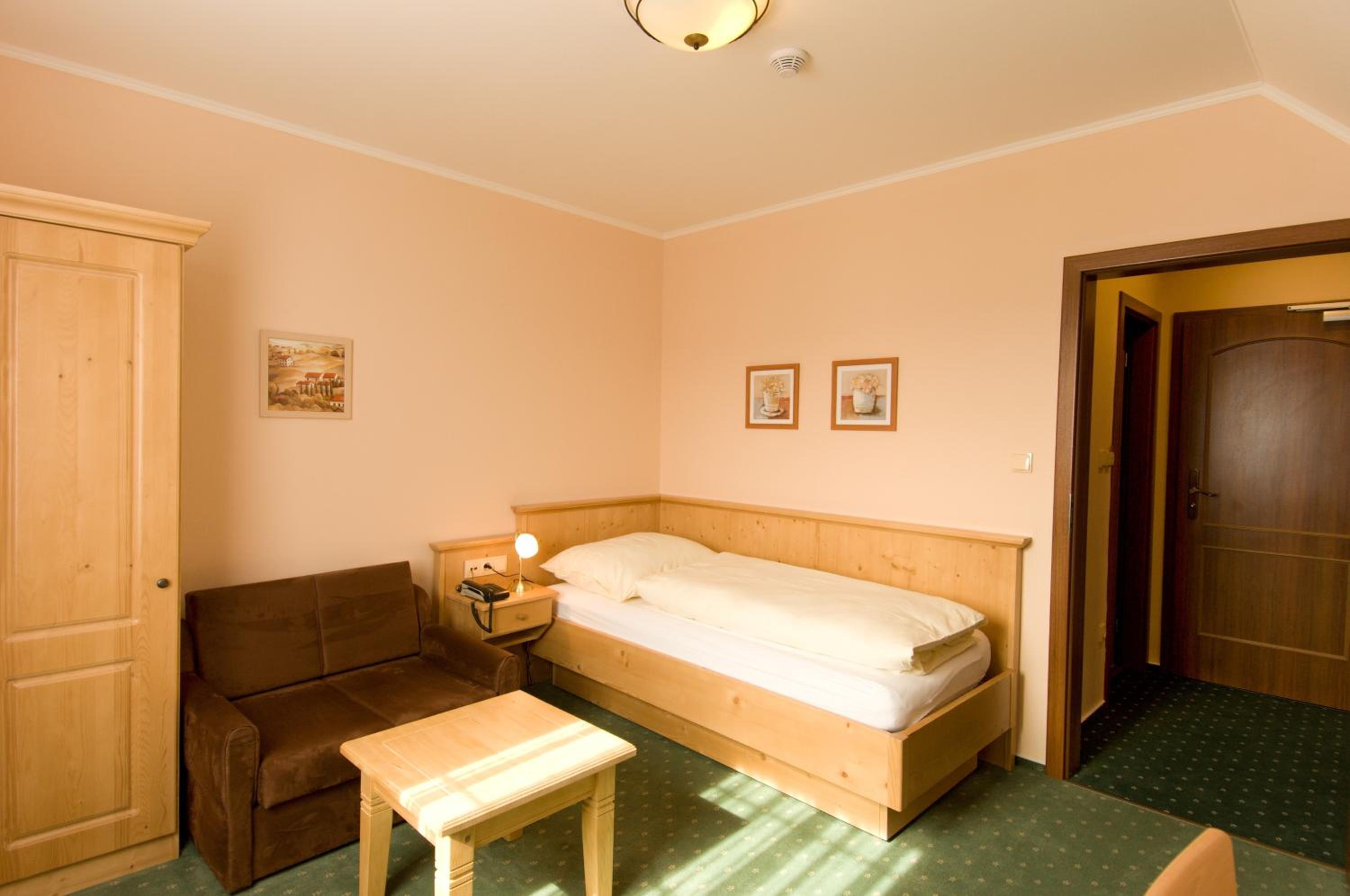 Economy Double Room photo 1