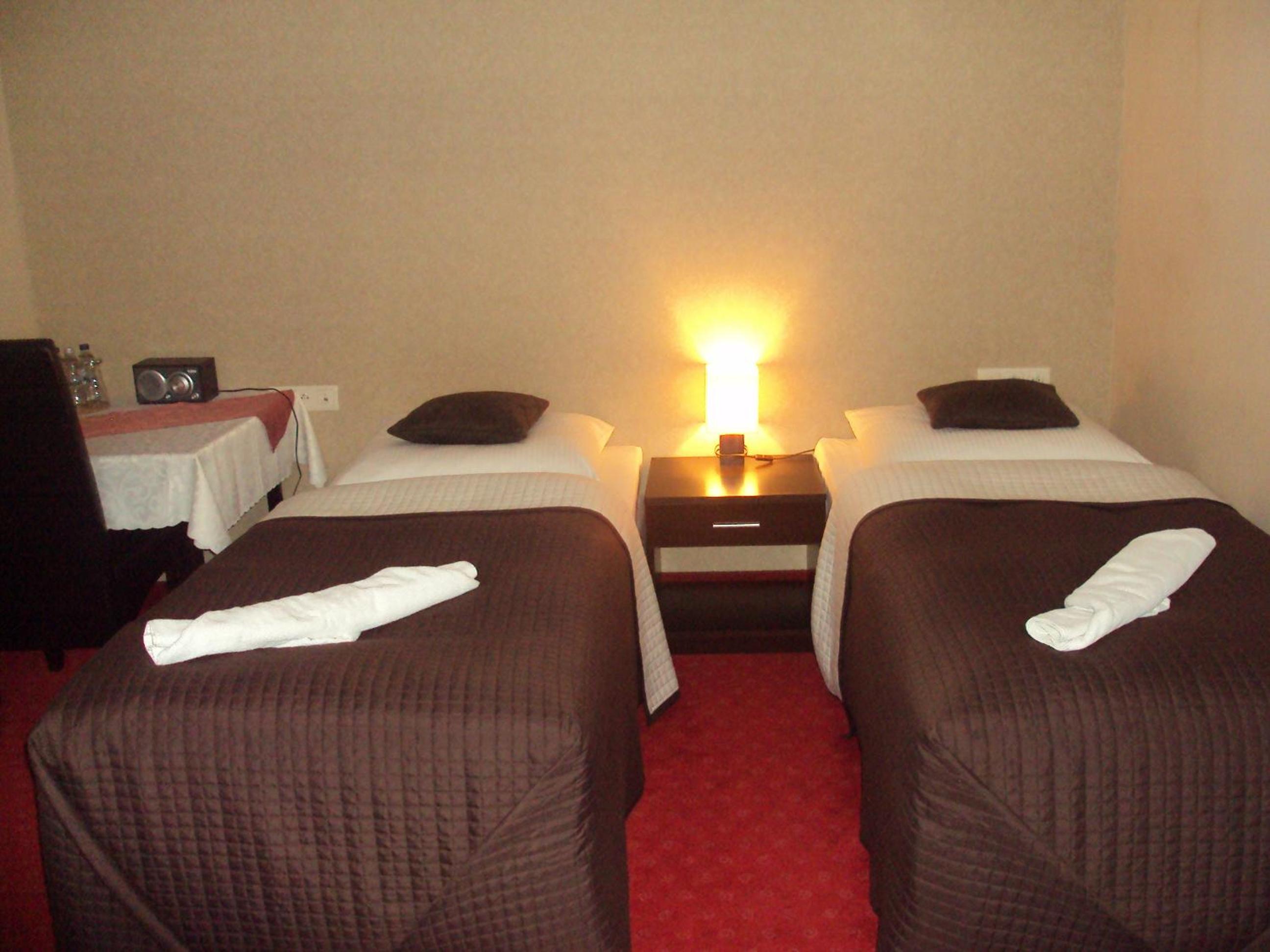 Double or Twin Room - Photo 10