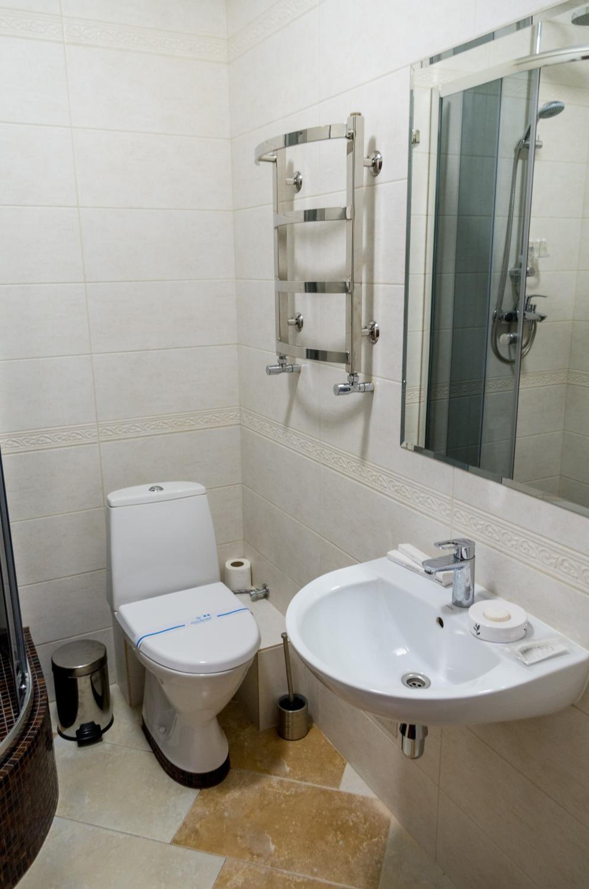 King Suite with Balcony photo 3