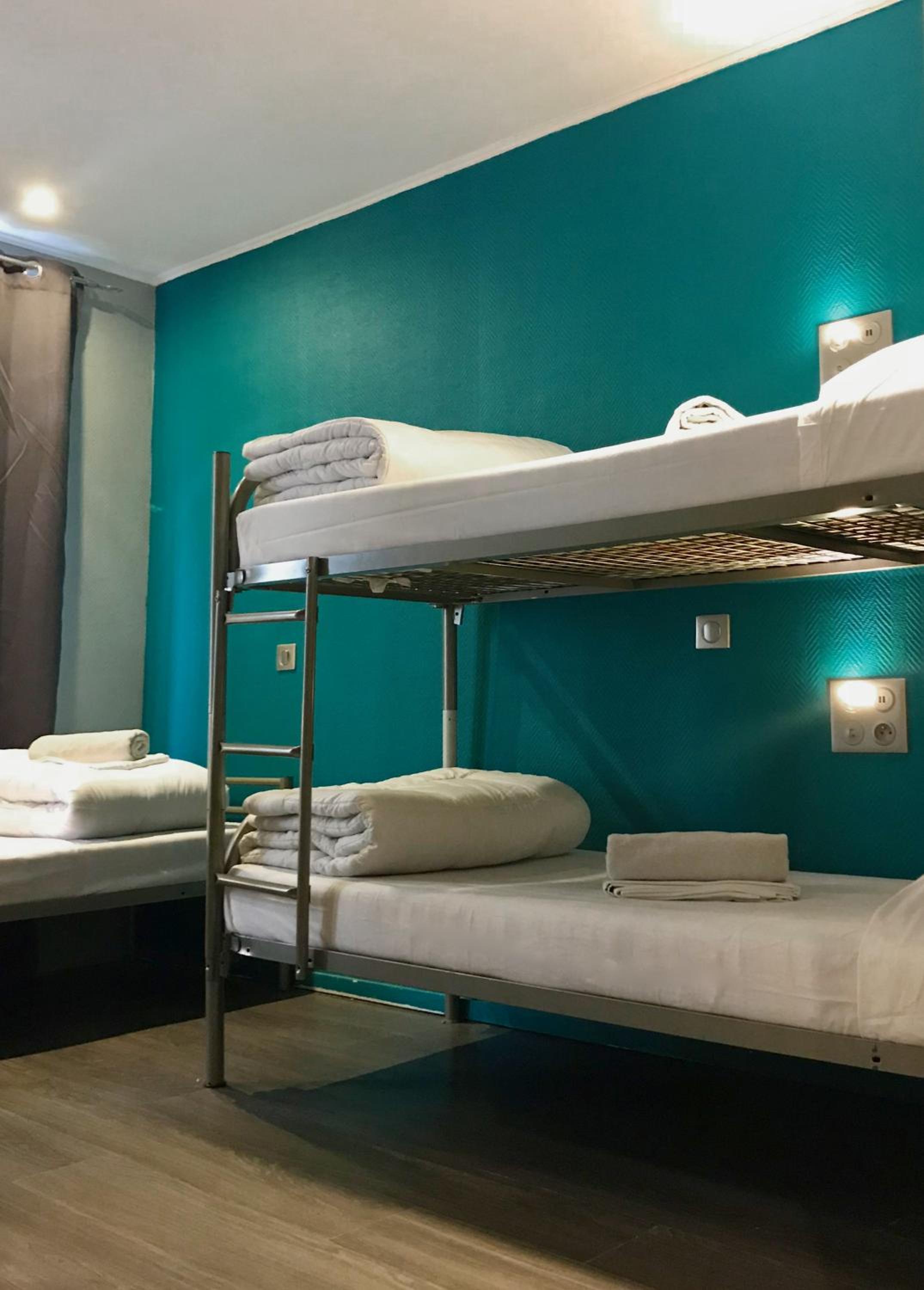 Bed in Mixed Dormitory Room photo 3