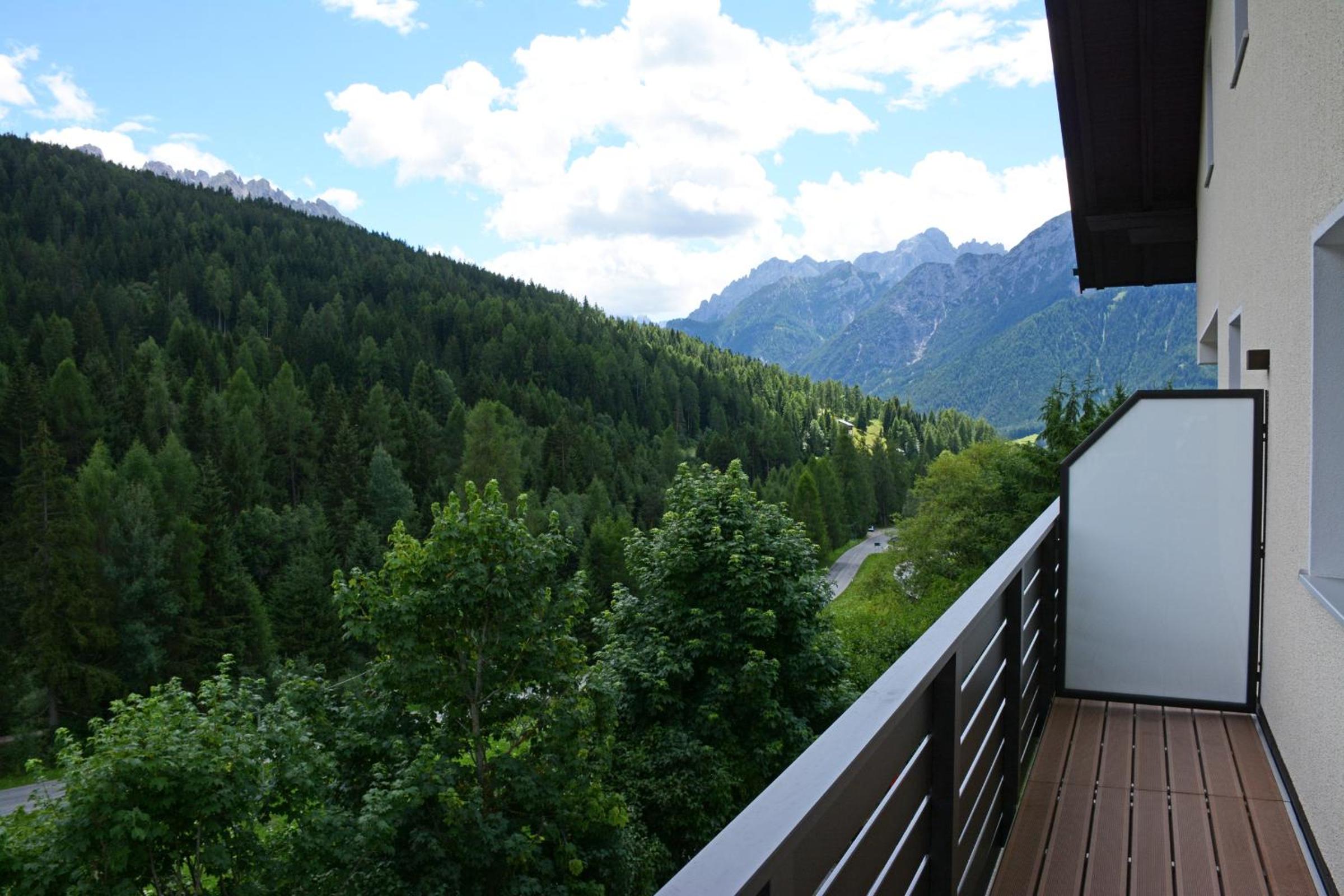 Double or Twin Room with Private Bathroom - Photo 10
