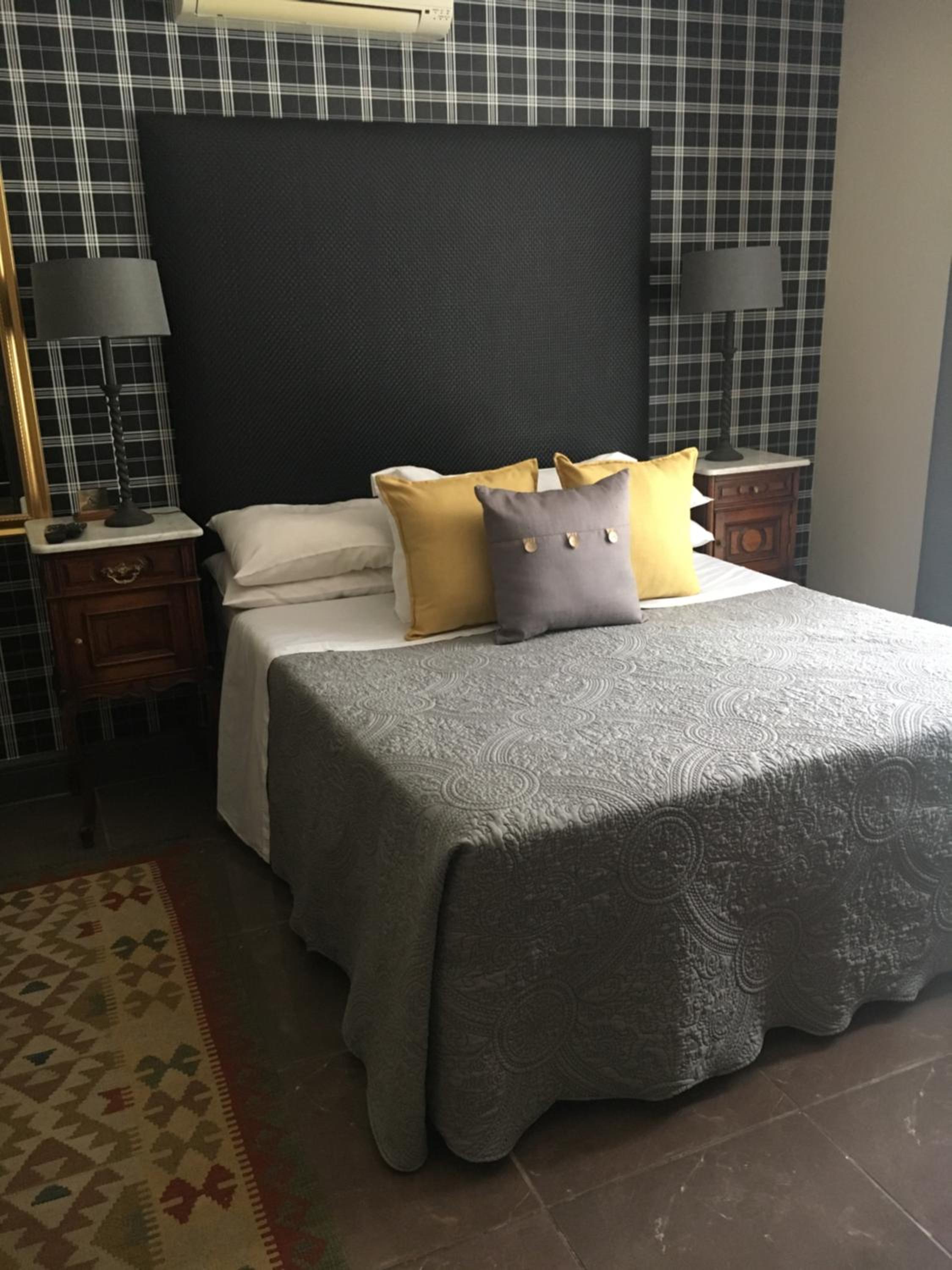 Executive Suite - Photo 10