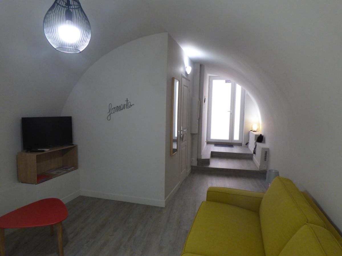 Studio Apartment photo 1