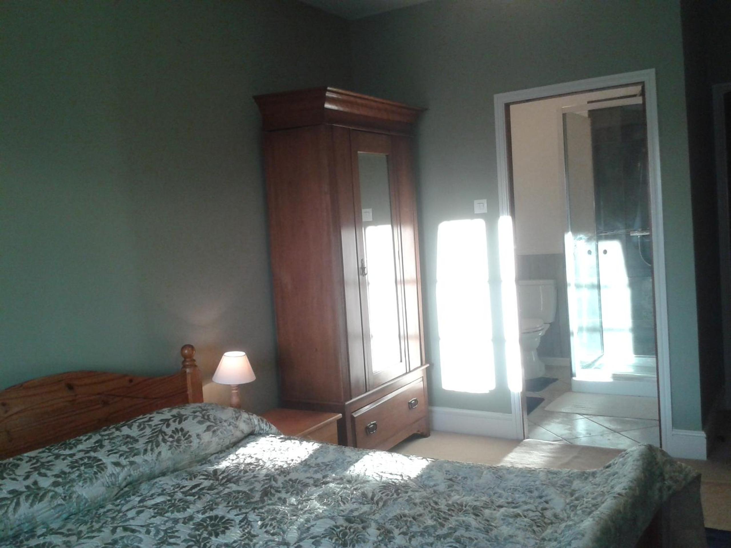 Double Room with Private Bathroom - Photo 3
