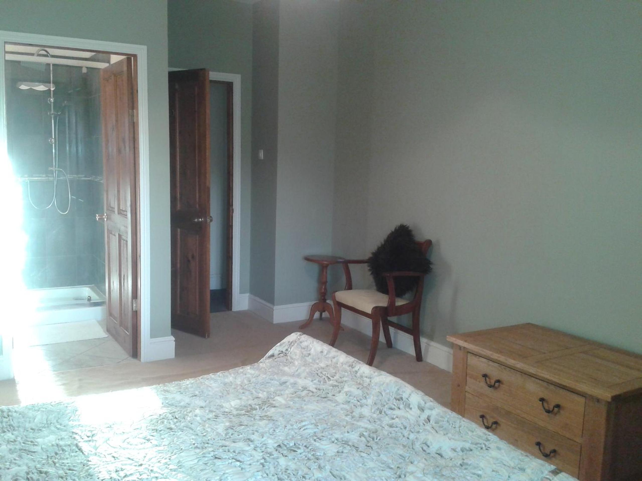 Double Room with Private Bathroom - Photo 4