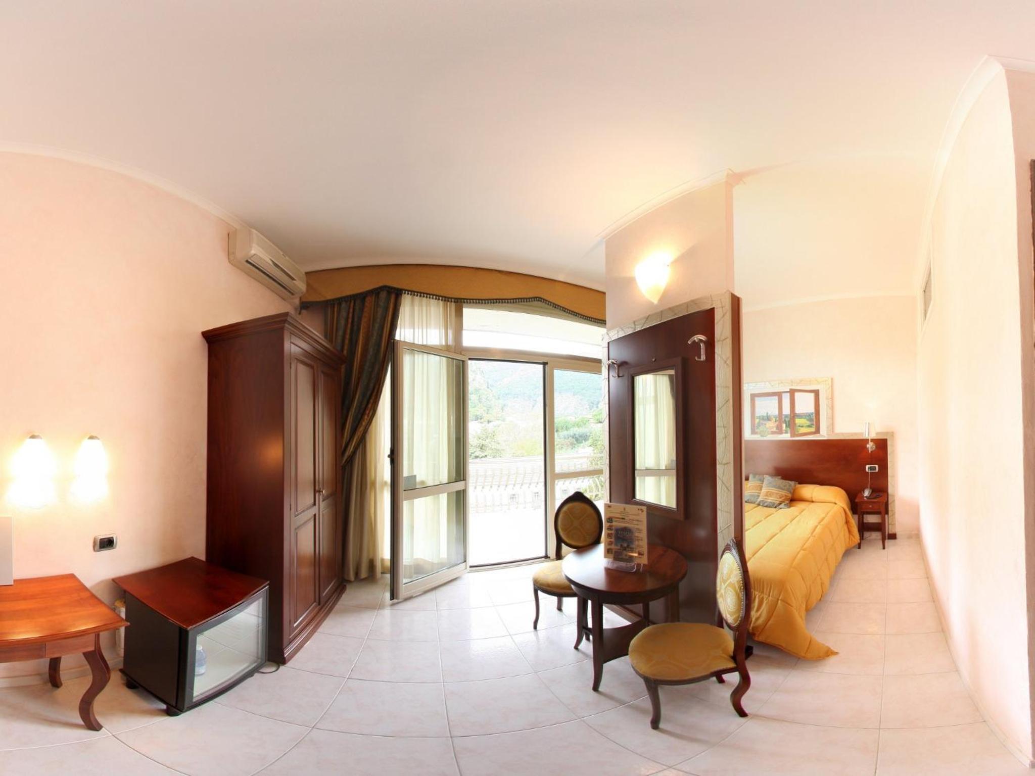 Family Room - Photo 2