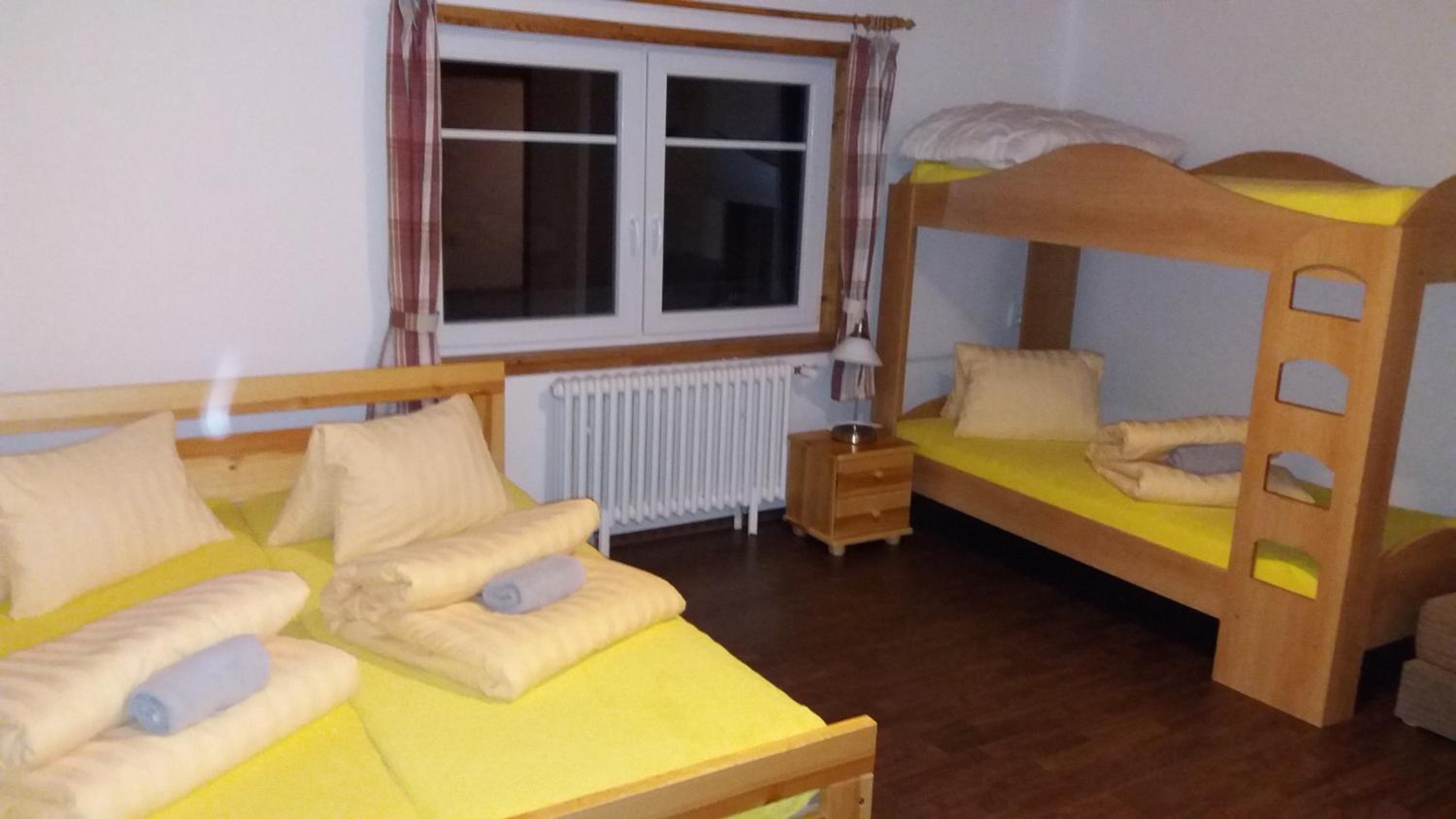 Quadruple Room with Private Bathroom photo 3