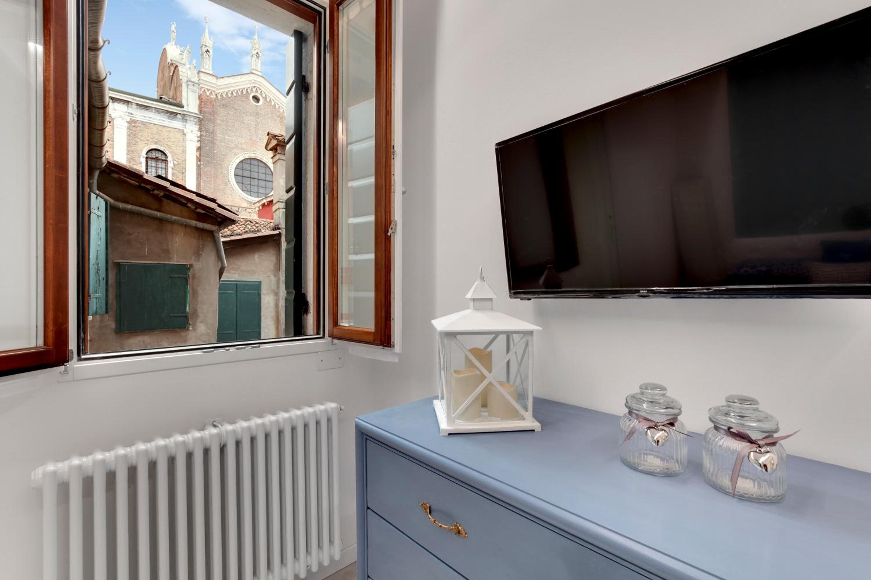 Two-Bedroom Apartment with 2 Bathrooms  photo 2