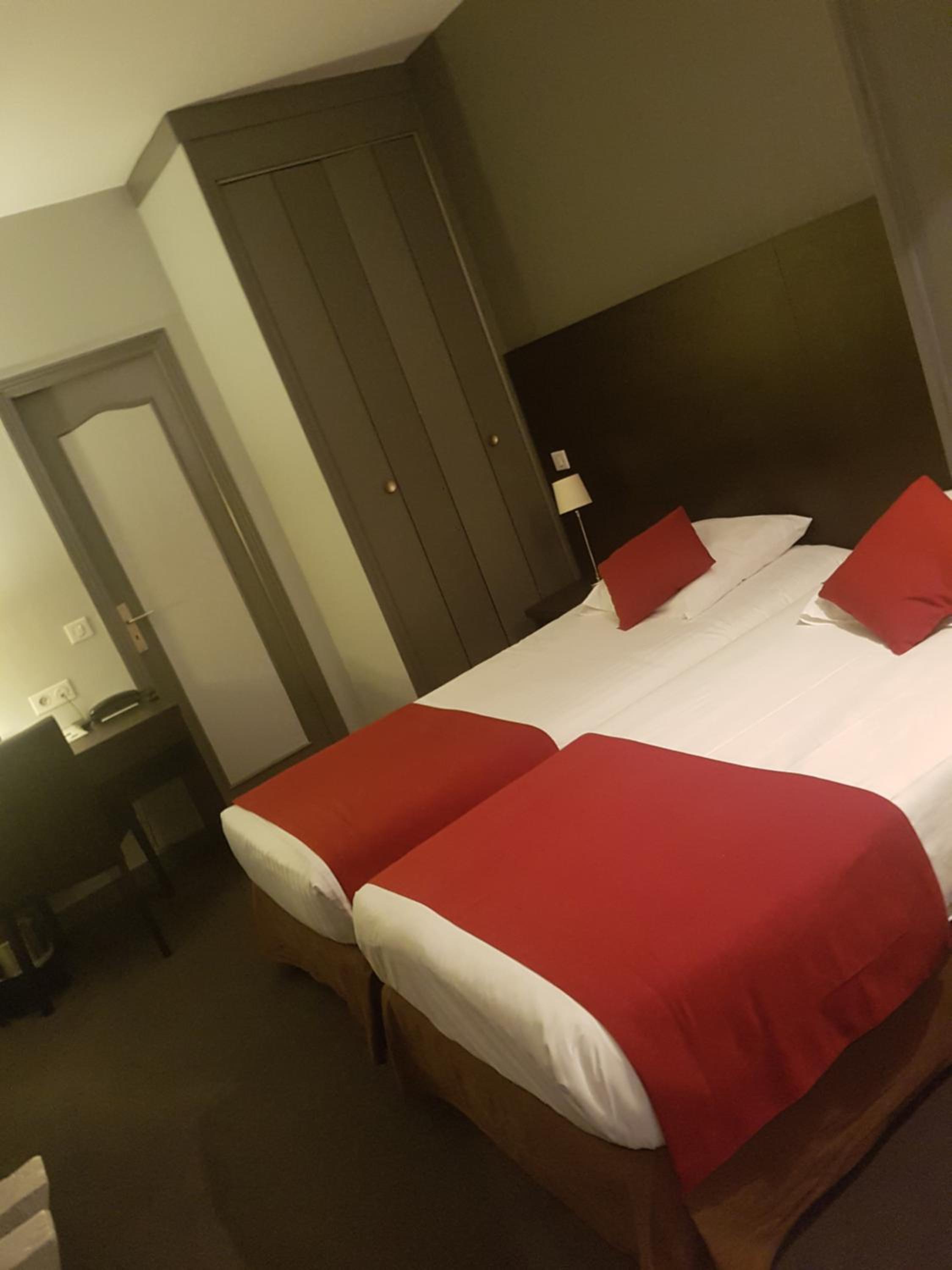 Twin Room - Photo 2