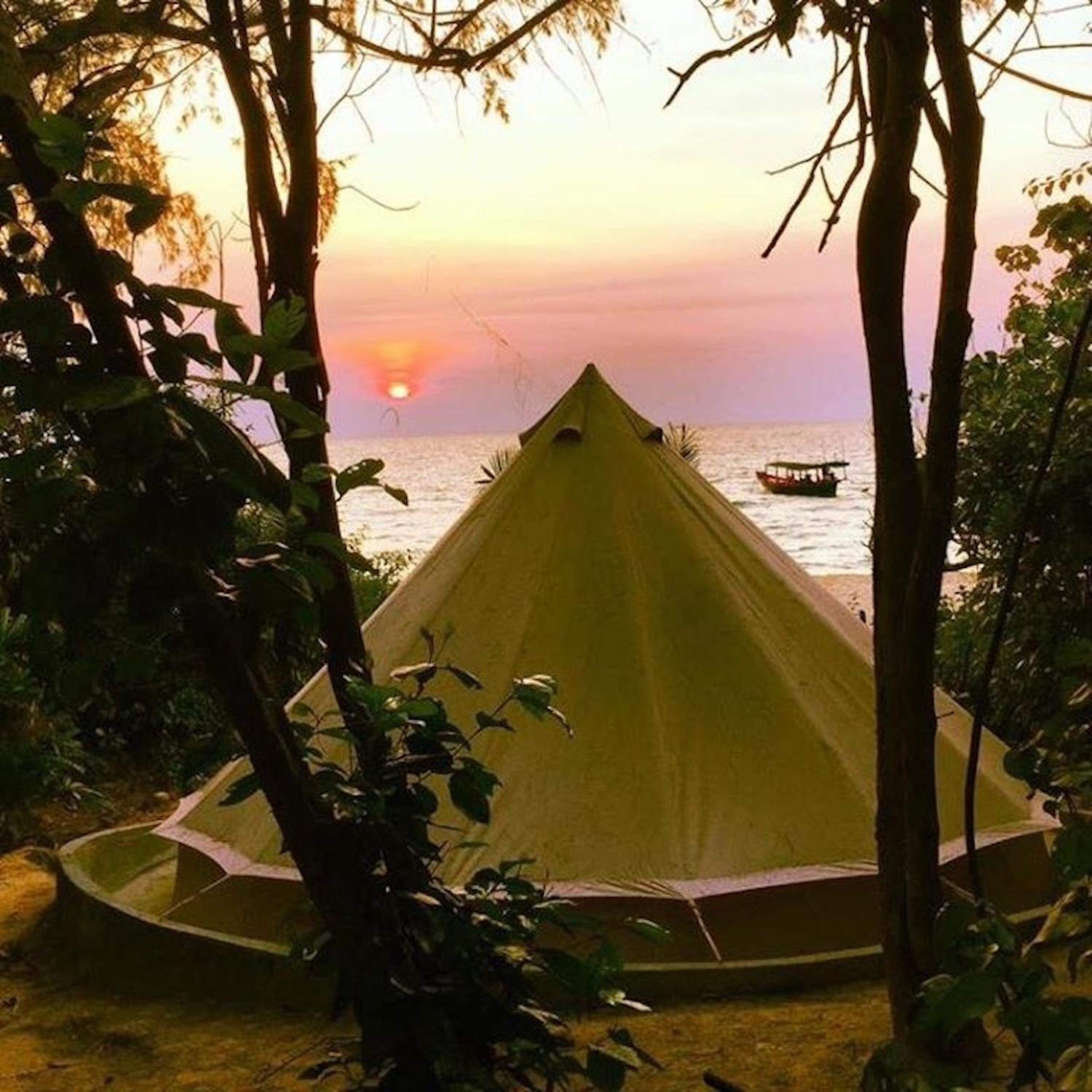 Tent beach front  photo 2