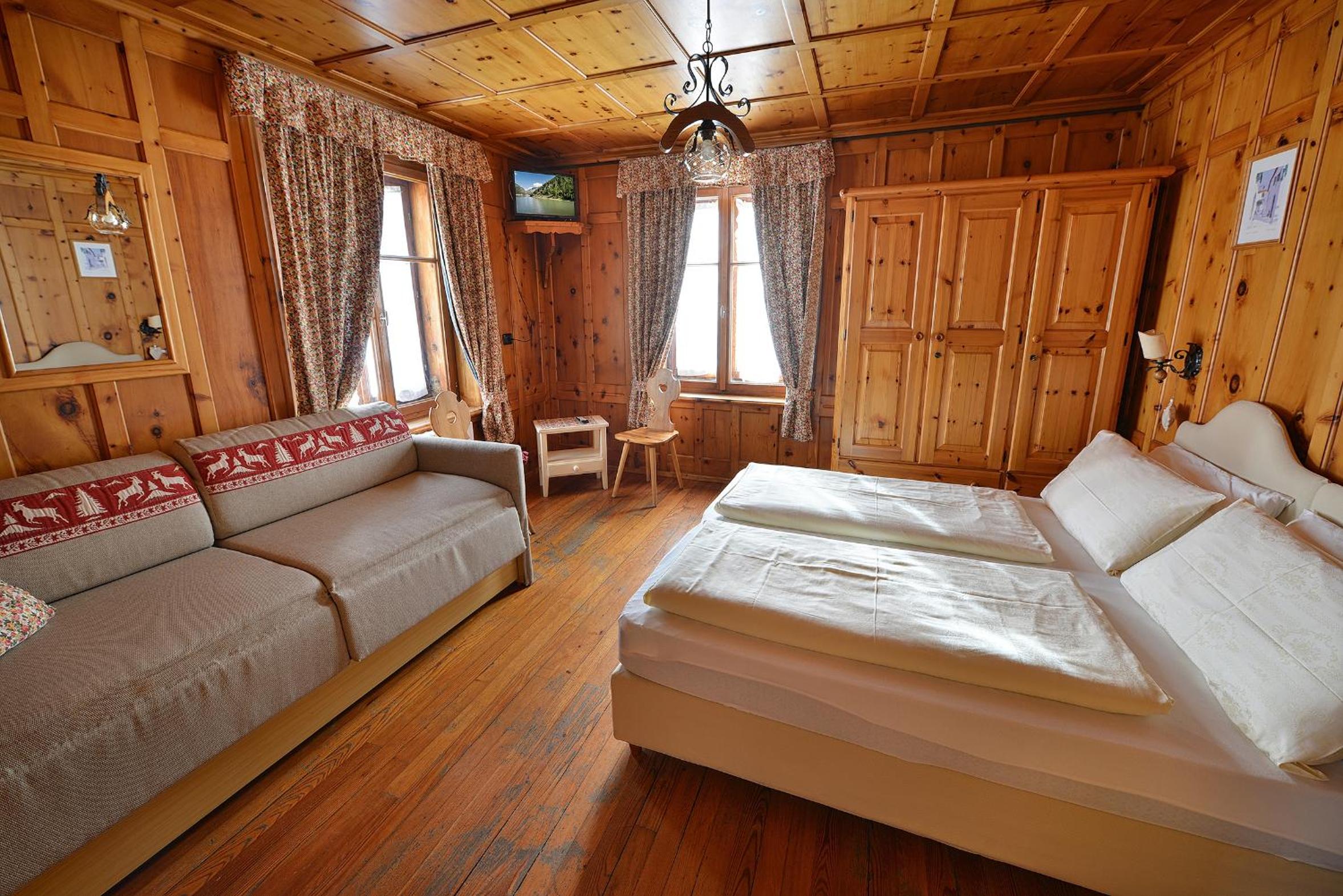 One-Bedroom Apartment with Balcony