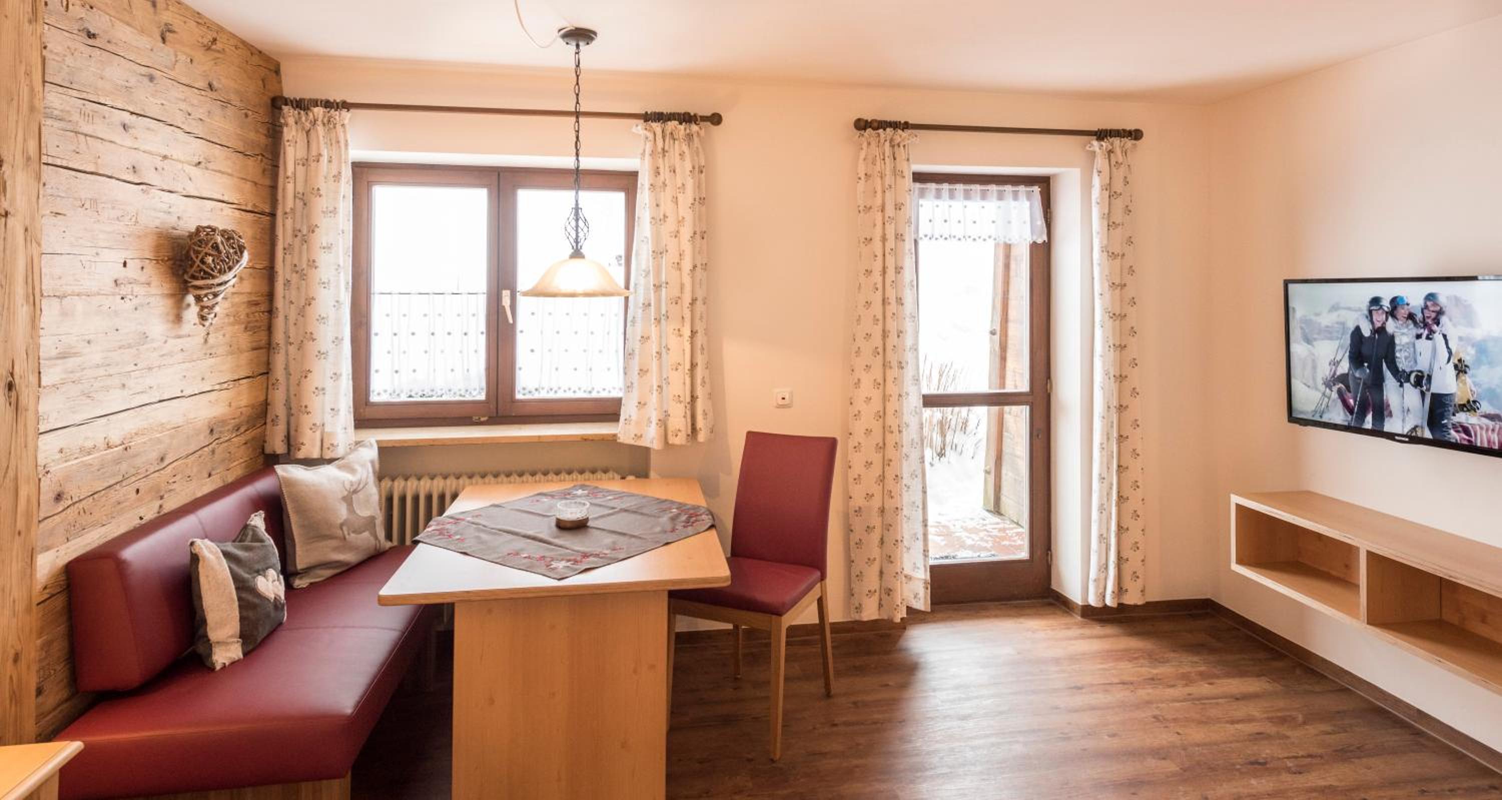 Studio Apartment with Terrace photo 3