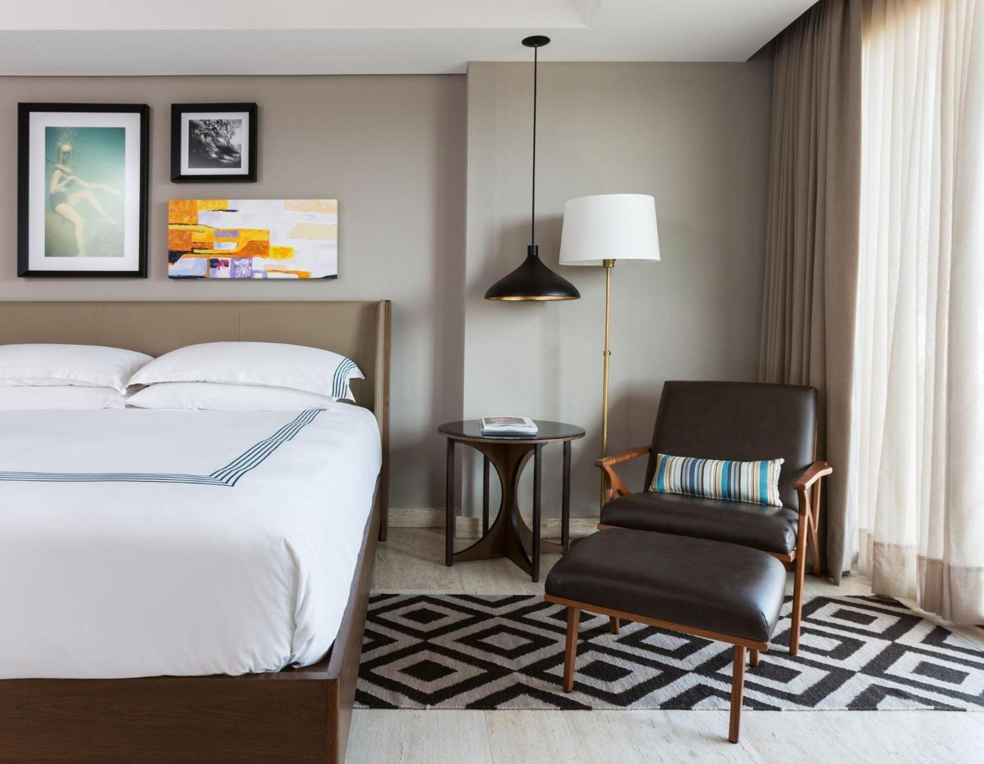 King Room with One King Bed - Downtown House