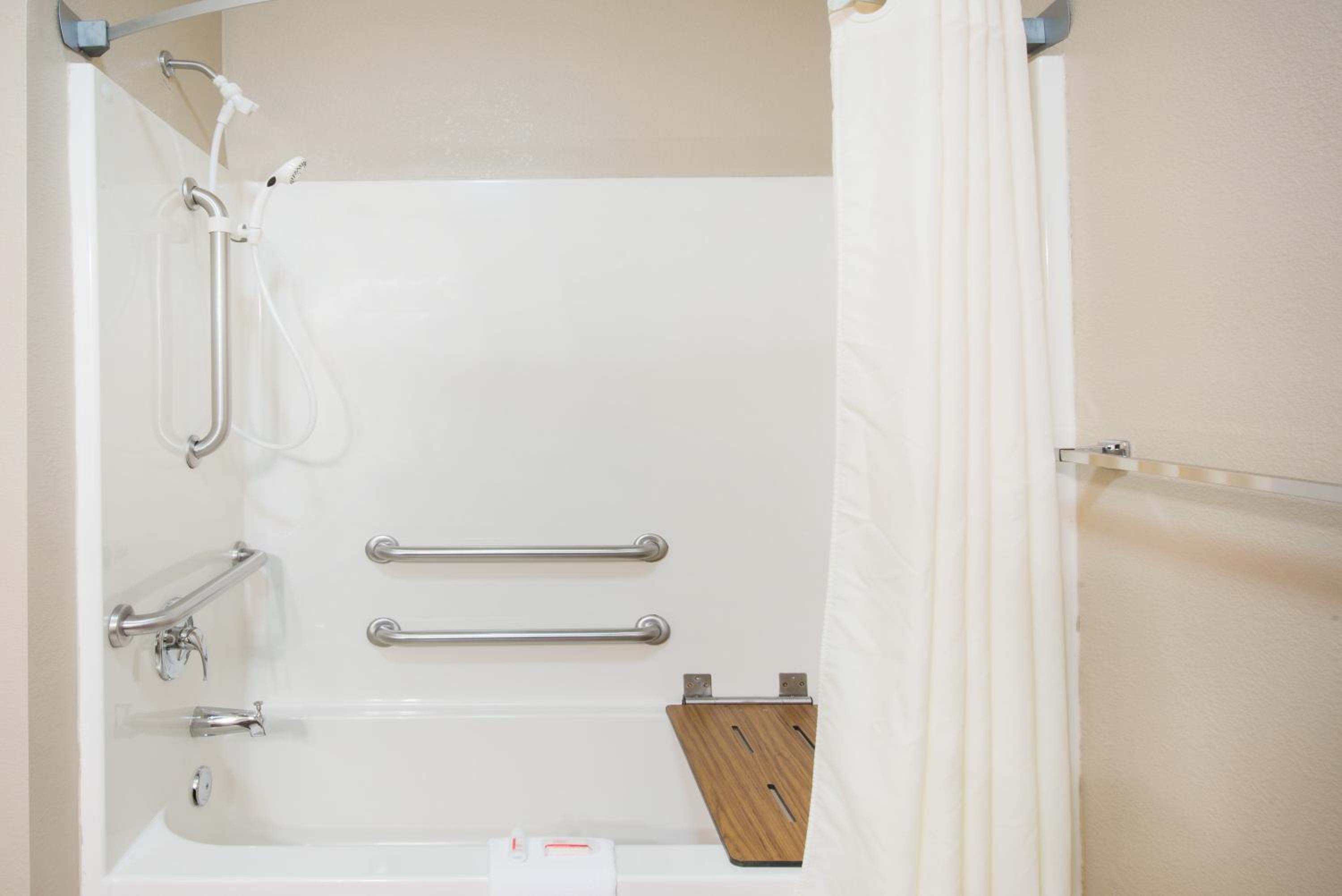 King Room with Bathtub and Grab Bars - Mobility Access/Non-Smoking - Photo 2
