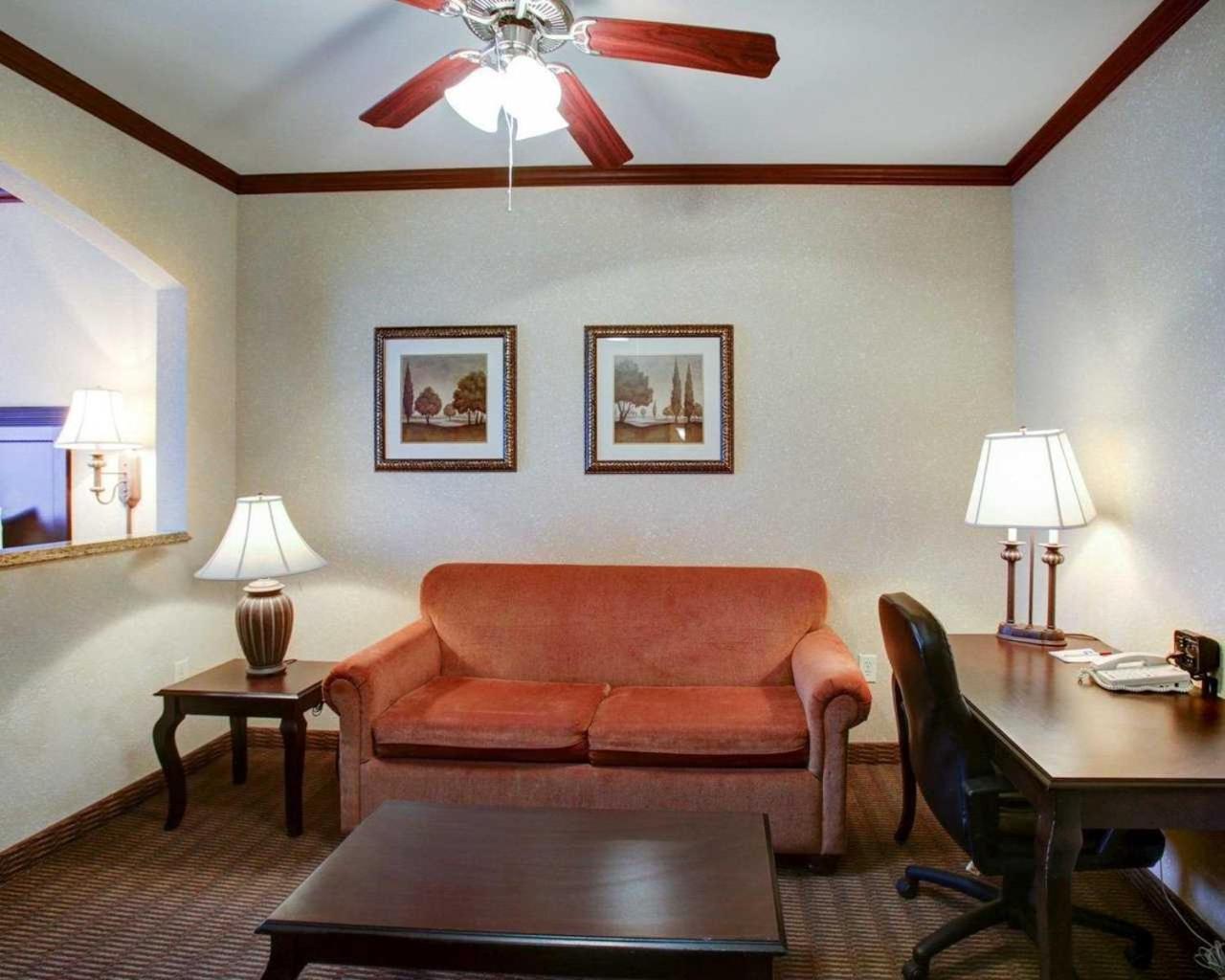Suite with One King Bed and One Queen Bed - Non-Smoking - Photo 1