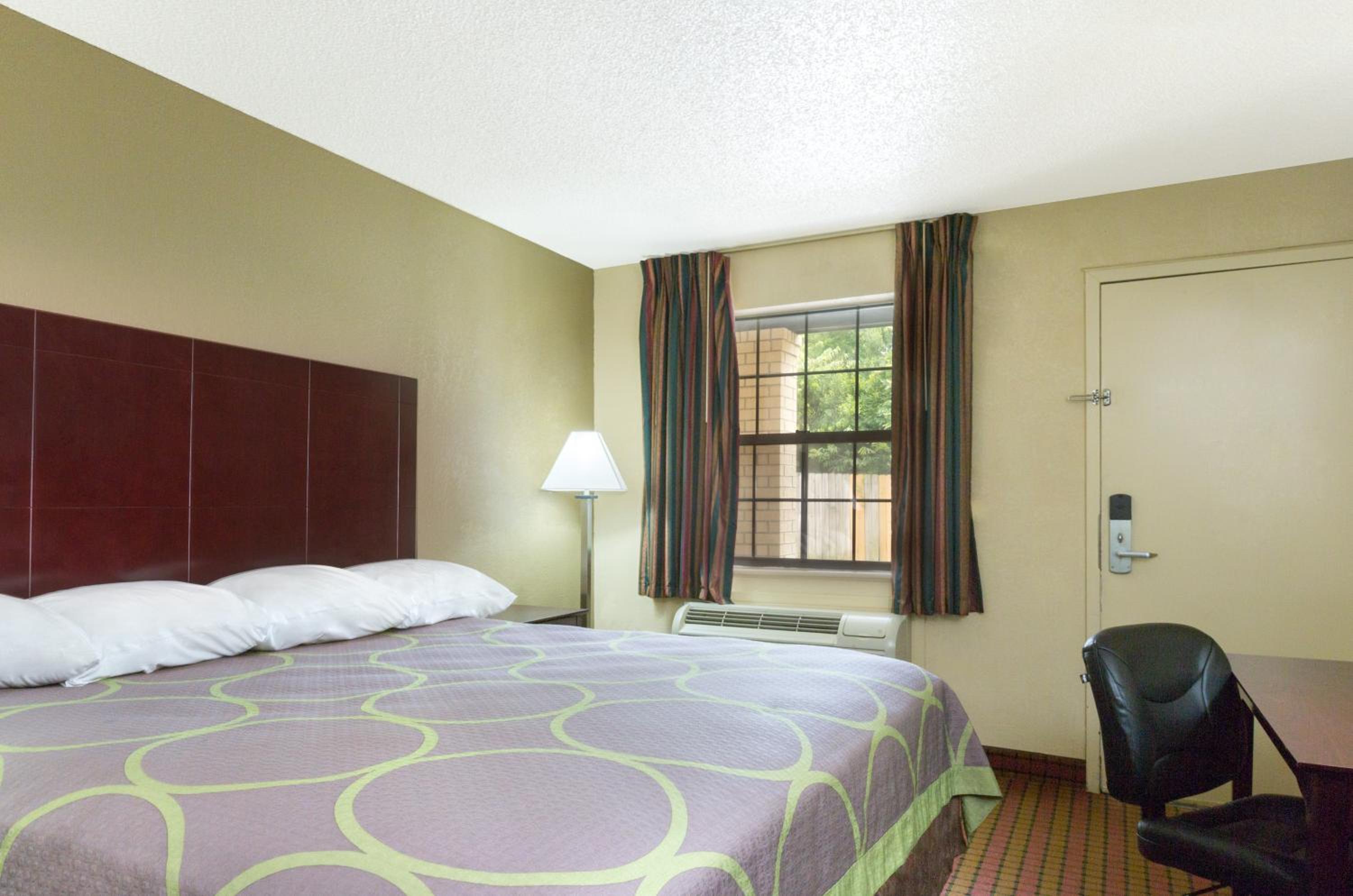 King Room - Non-Smoking - Photo 1