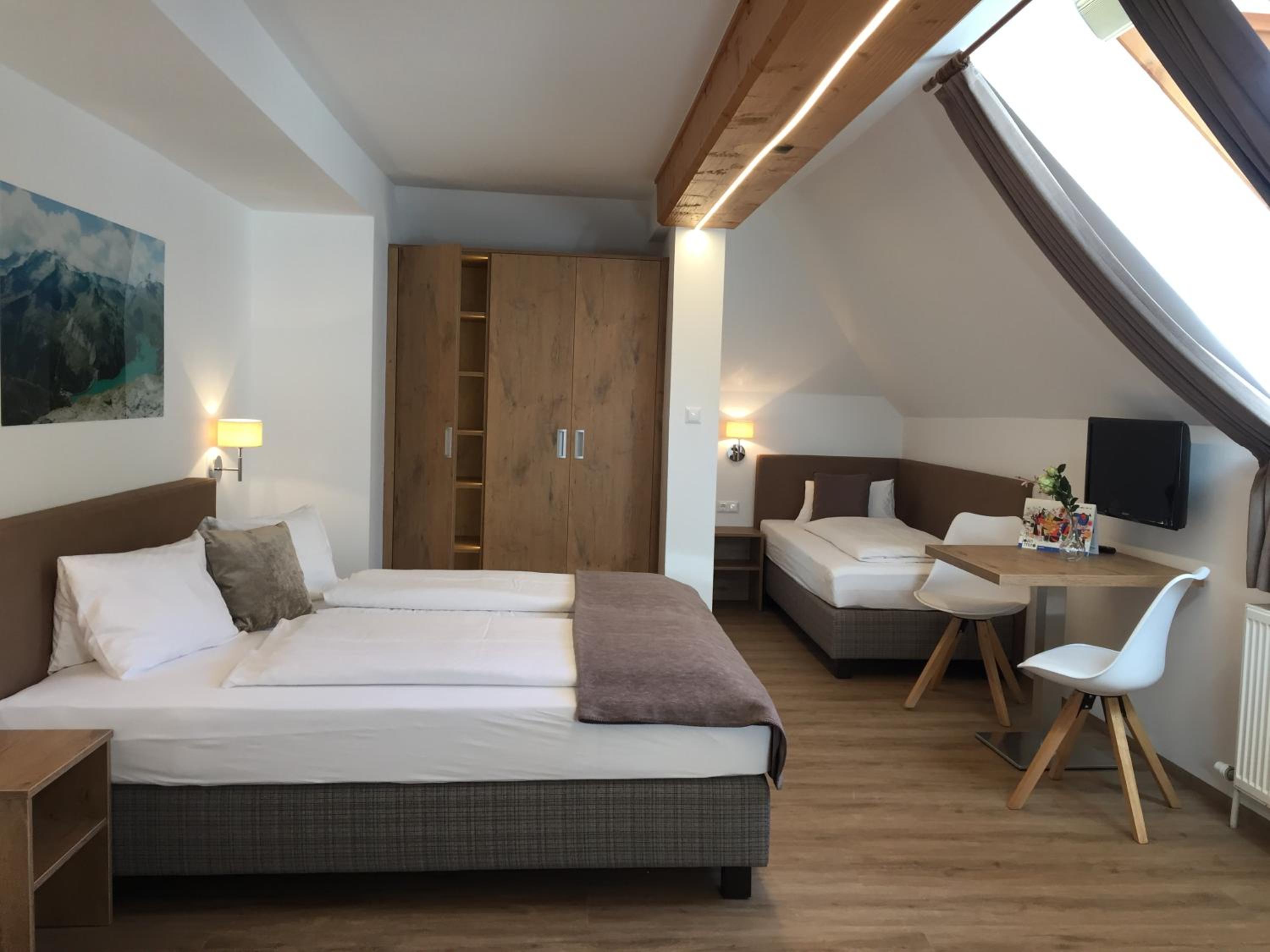 Quadruple Room - Photo 3