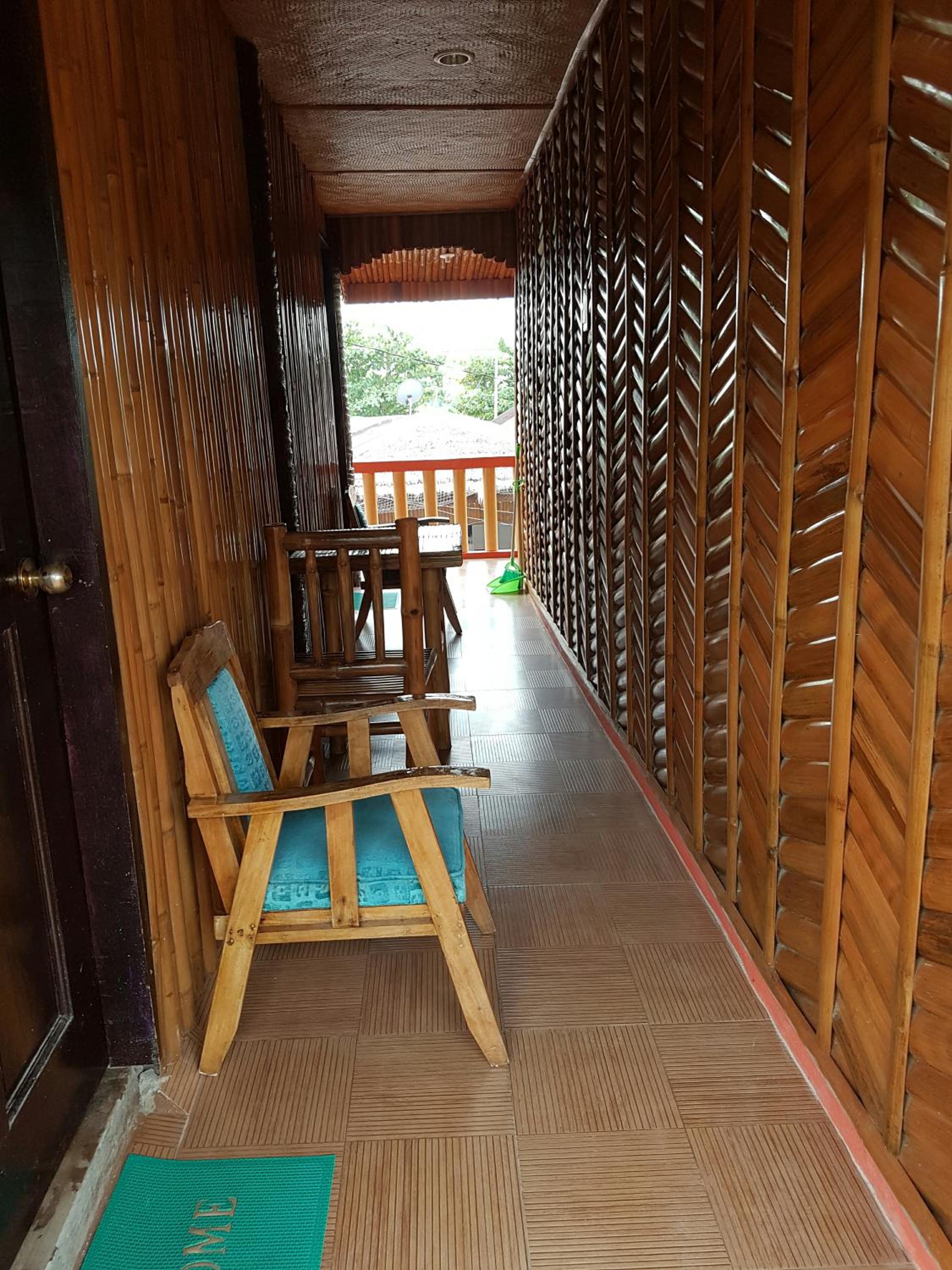 King Room with Balcony - Photo 4