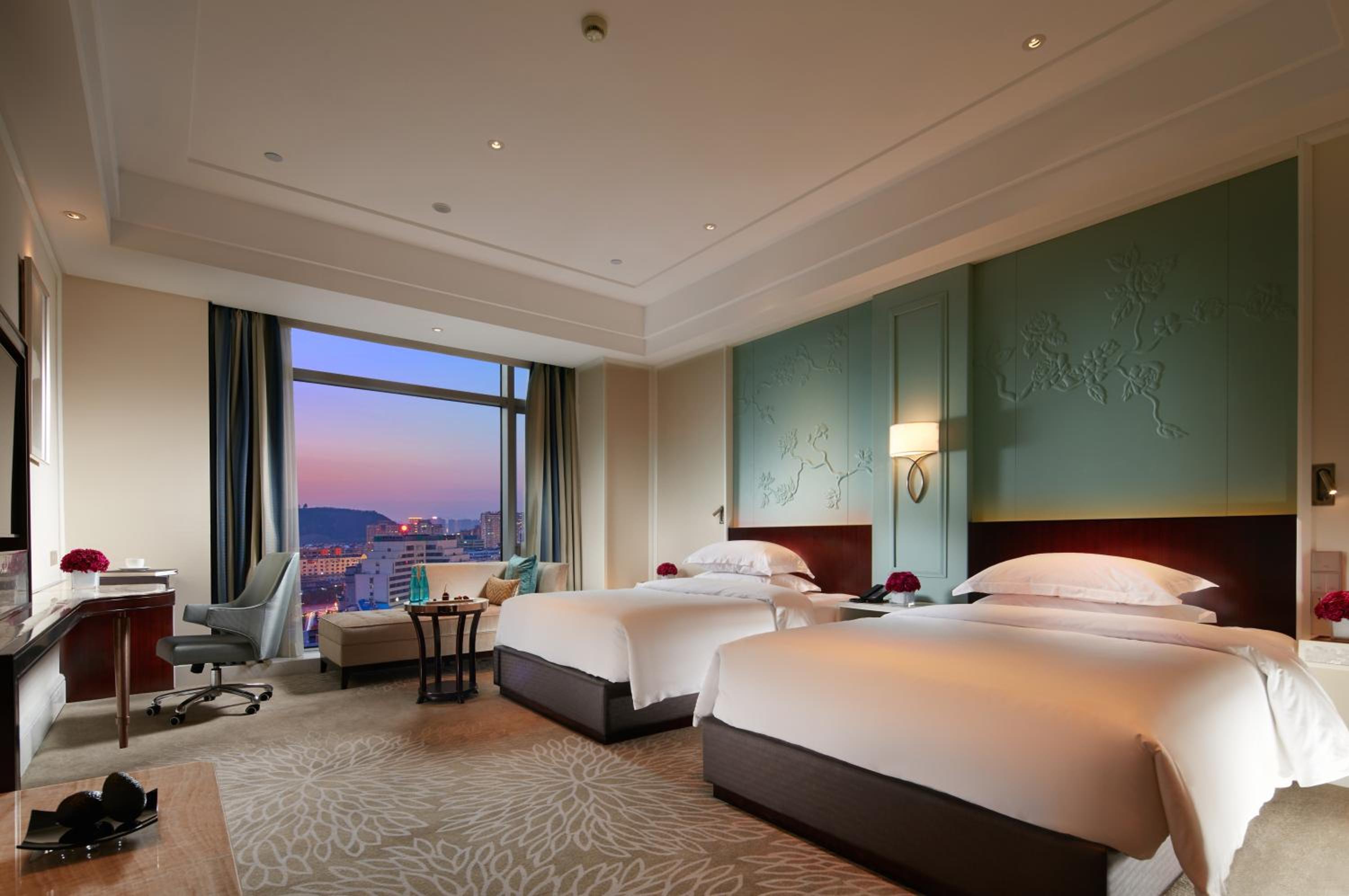 Double or Twin Room with City View photo 3