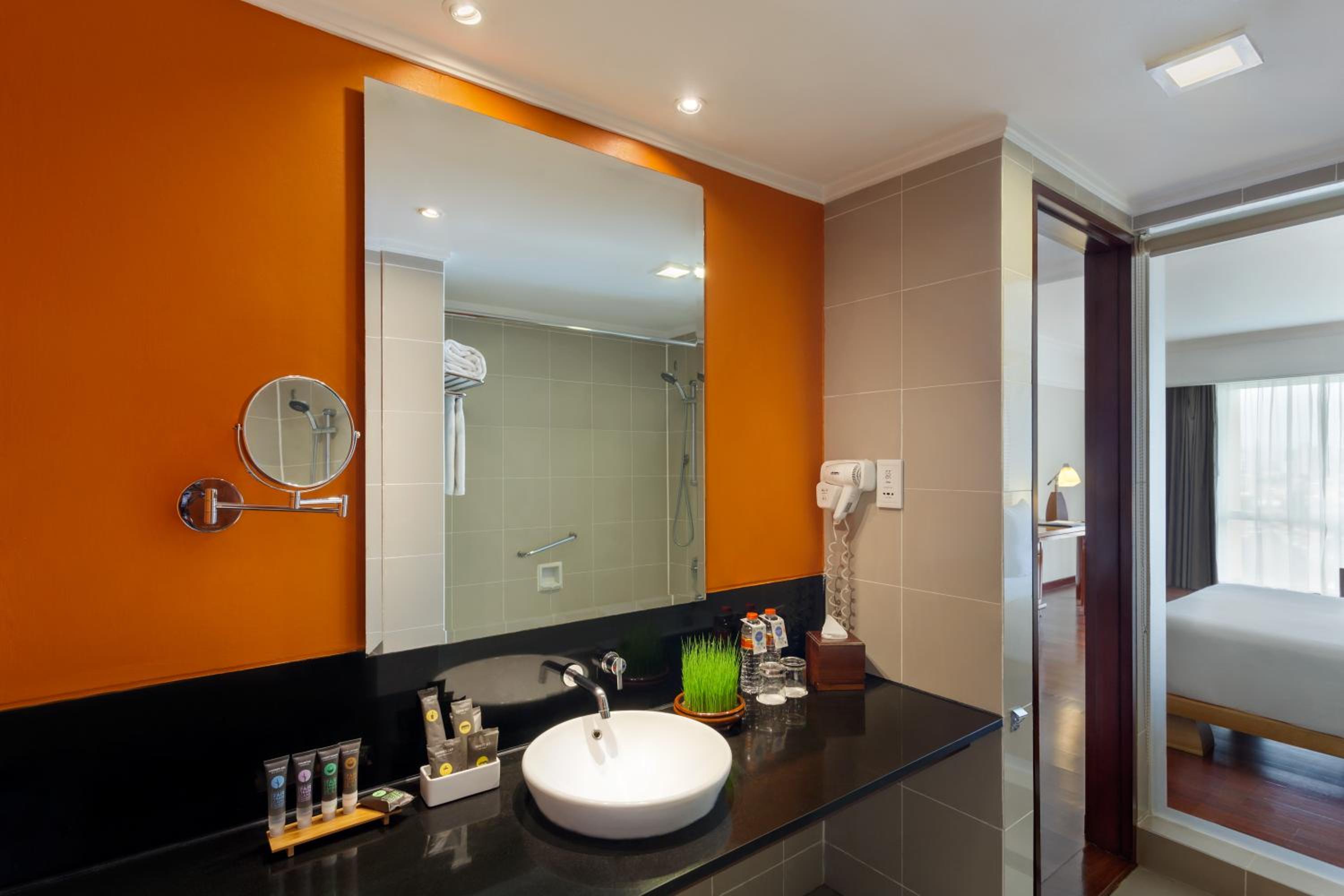 Standard Queen Room - Photo 5