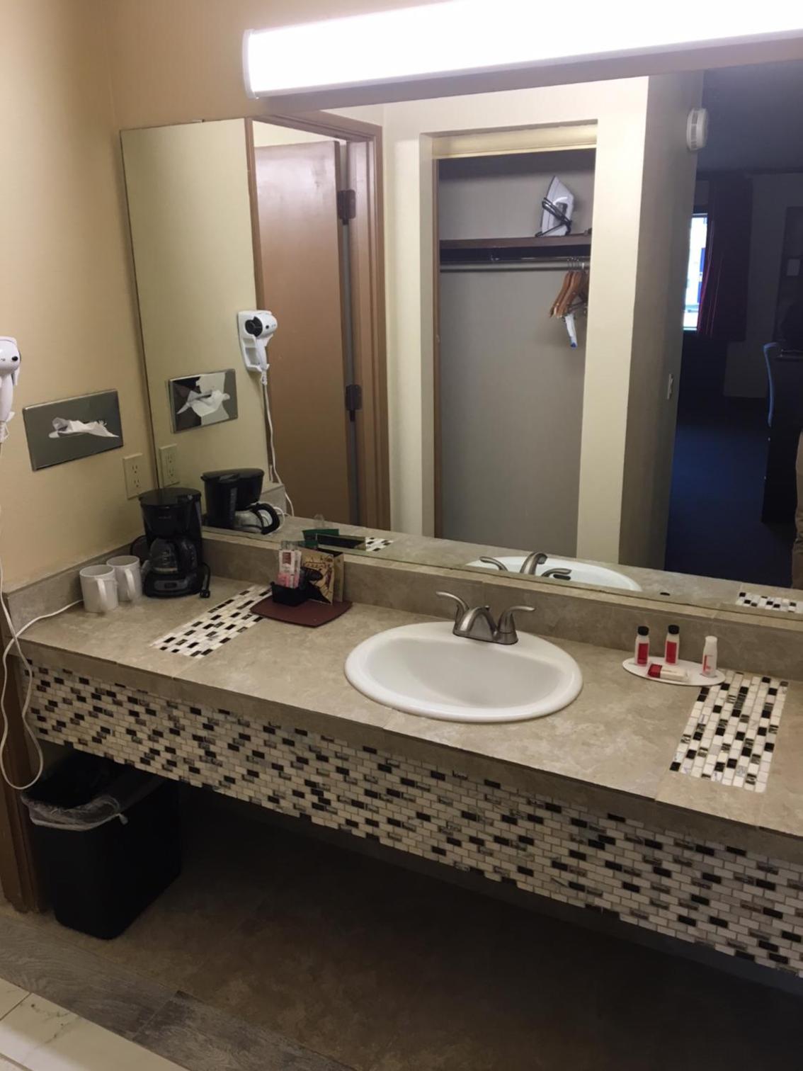 Deluxe King Room - Non-Smoking - Photo 1