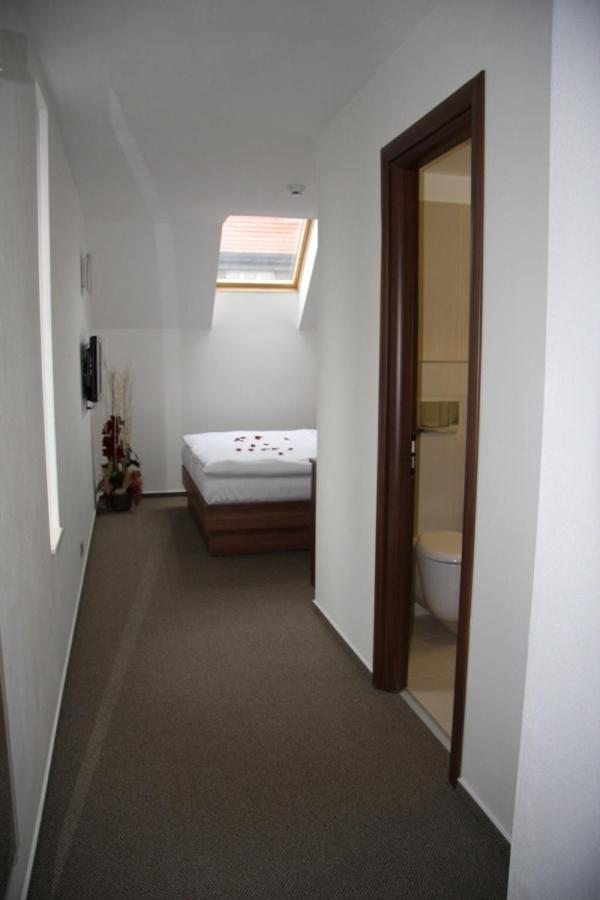 Double or Twin Room photo 3