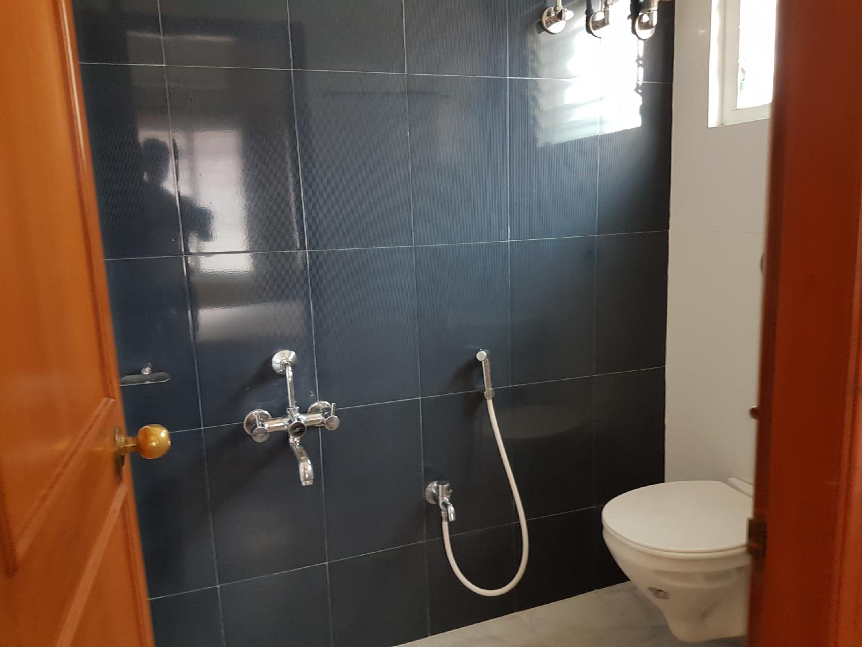 One-Bedroom Apartment - Photo 14