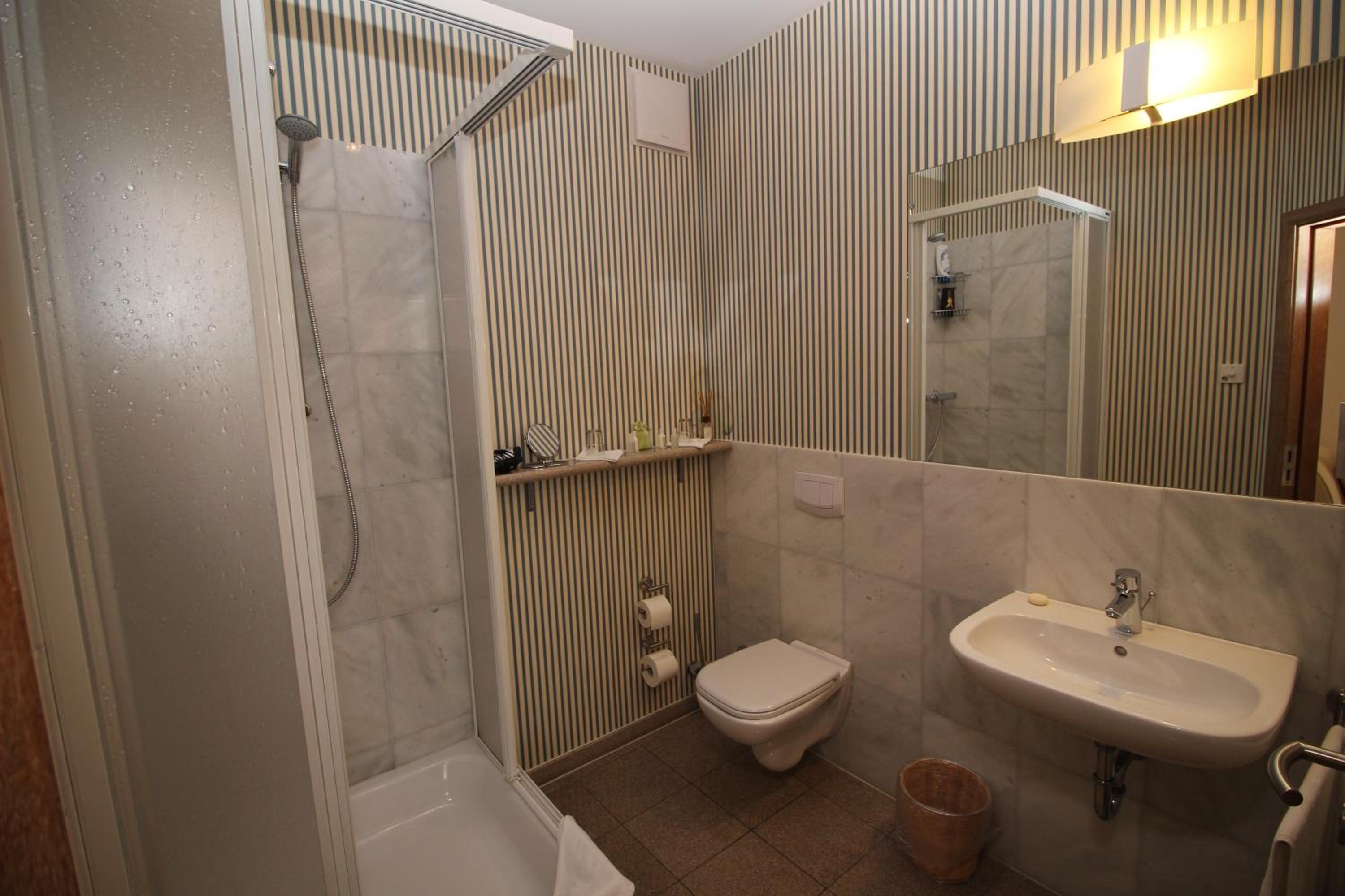 Double Room - Photo 4