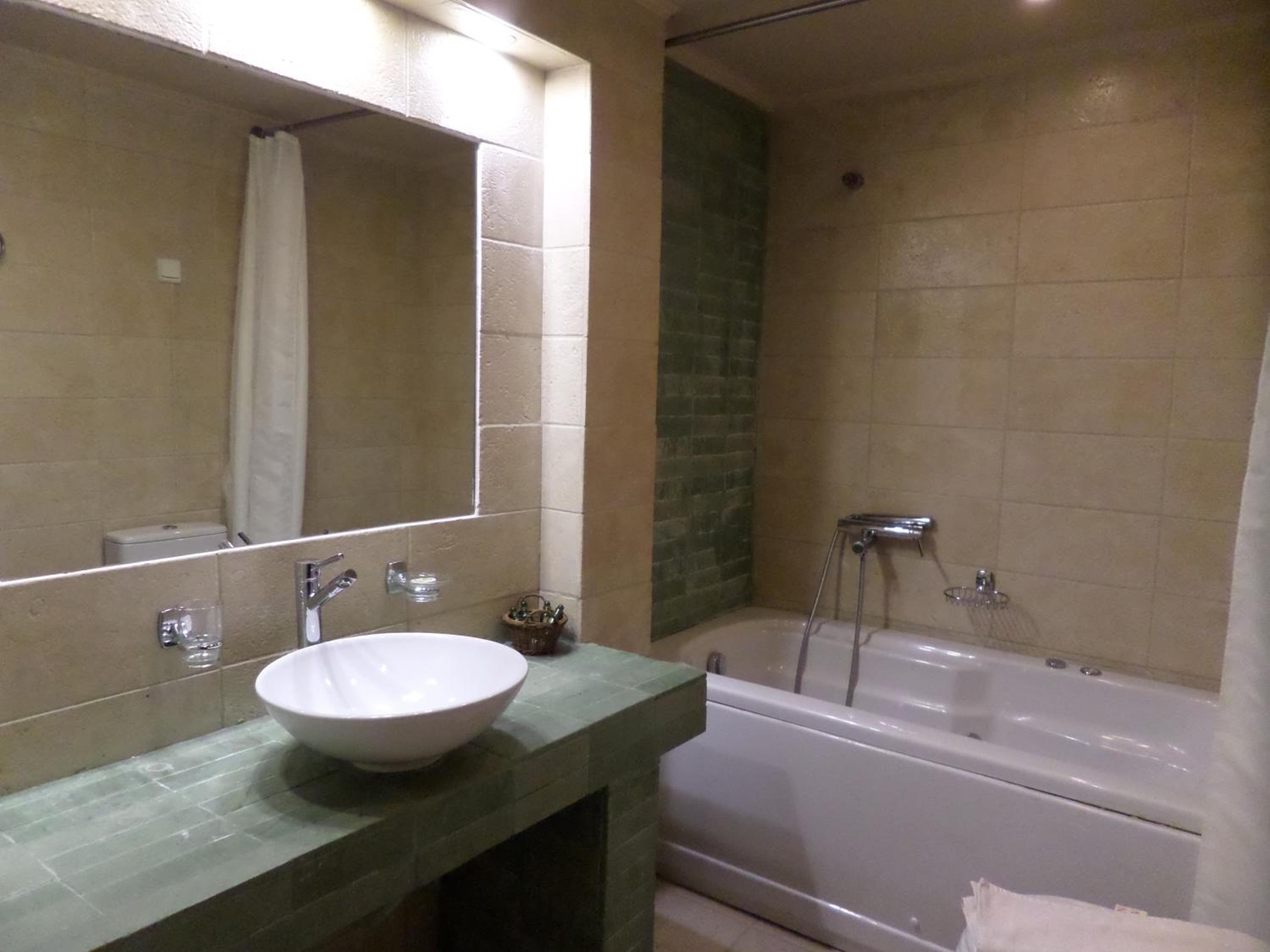 Deluxe Double Room - Photo 4