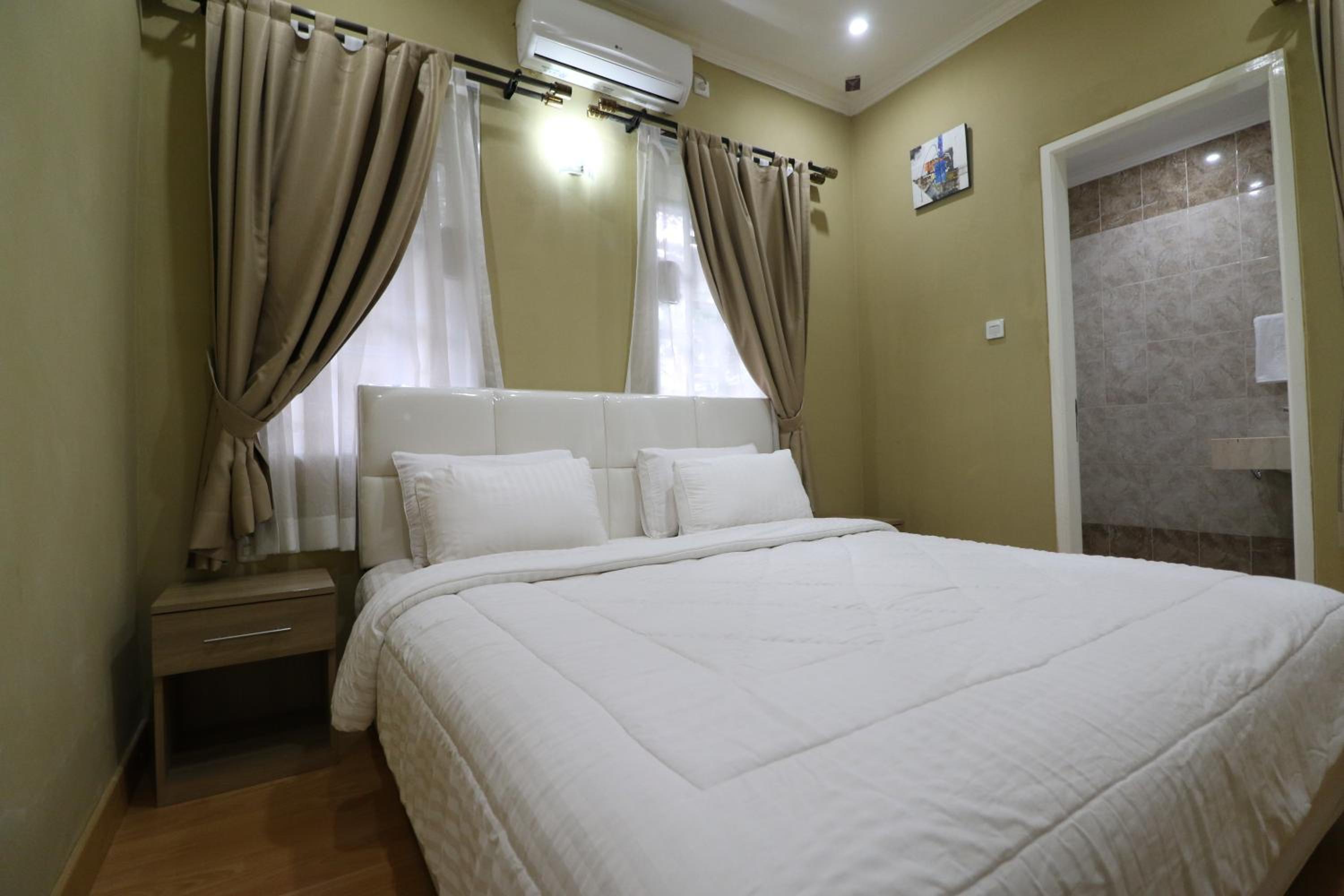 Three-Bedroom Villa photo 3