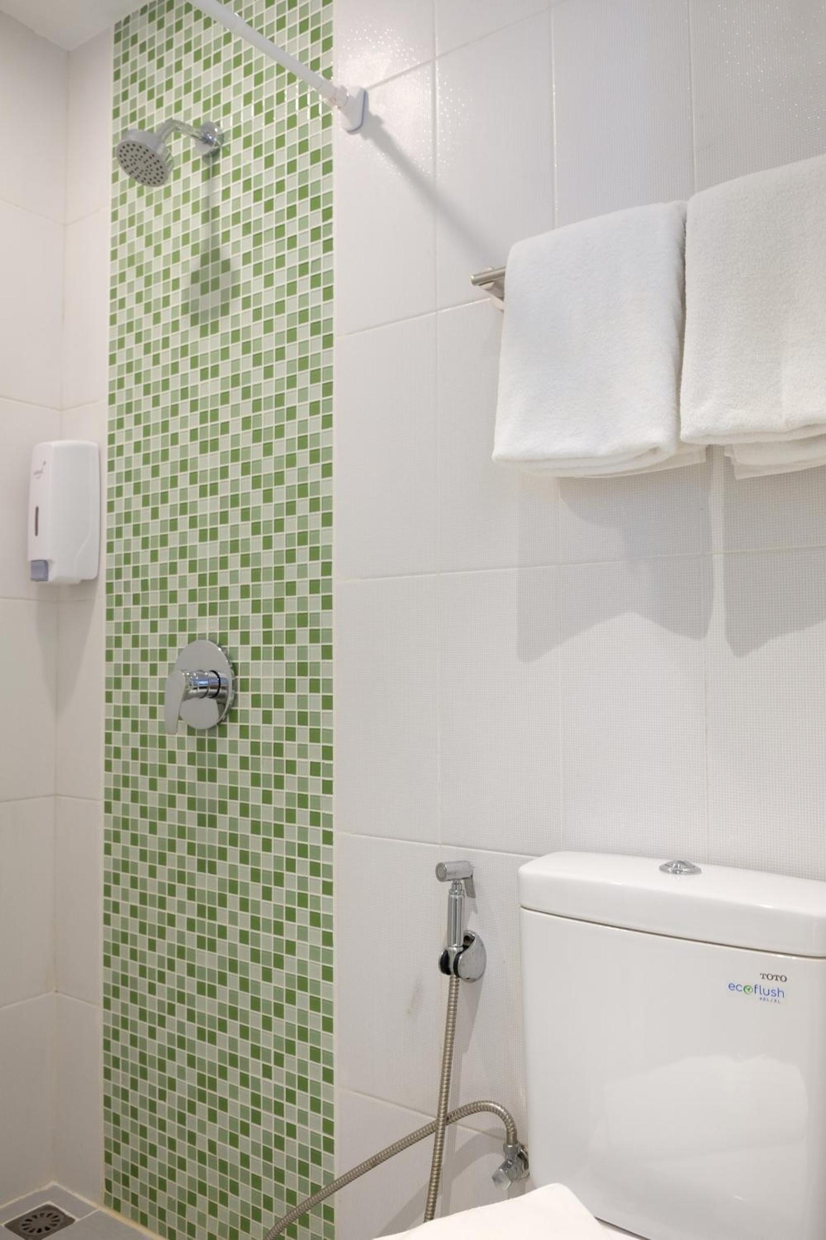 Zest Queen Room - Photo 3