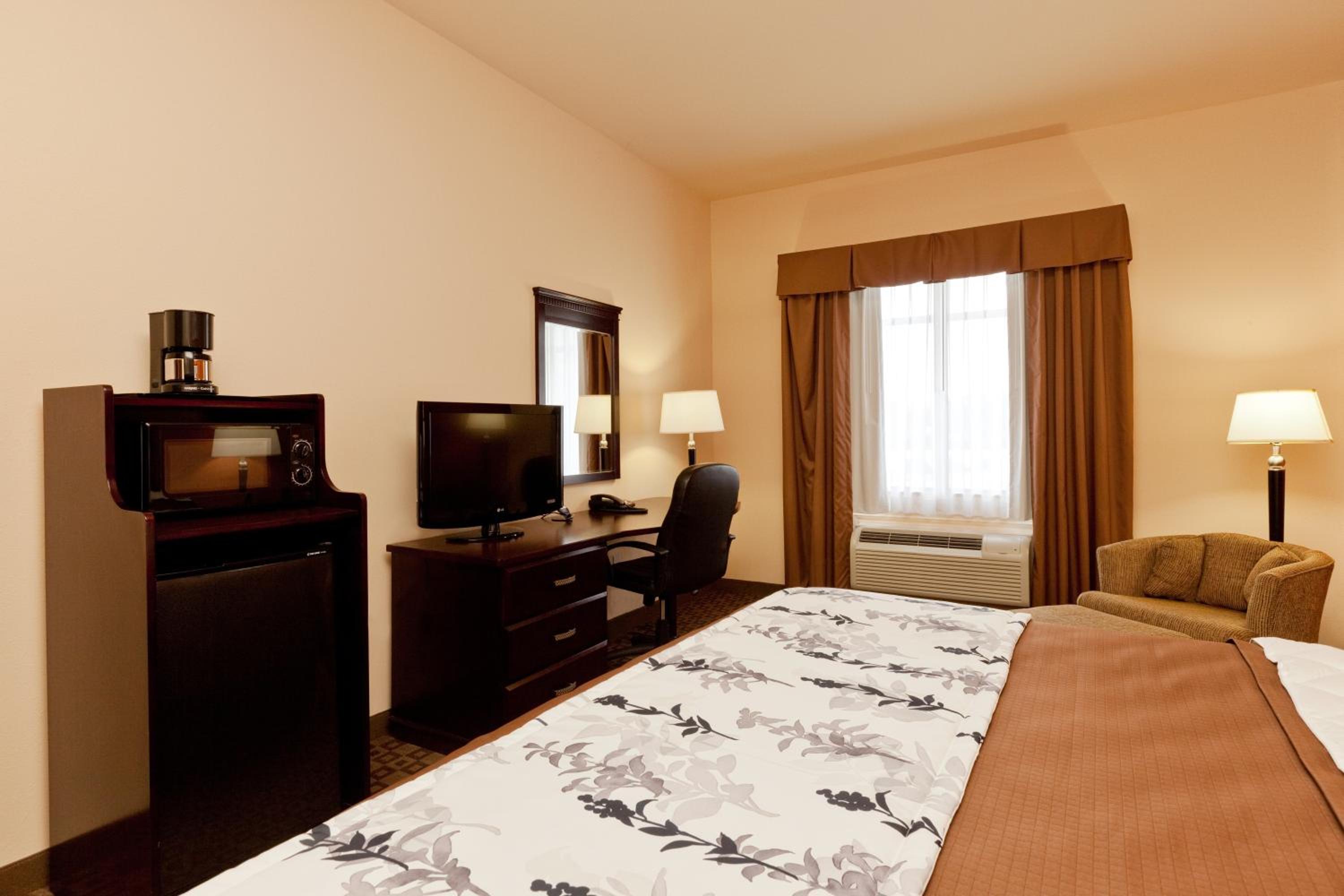 Standard King Room - Non-Smoking  - Photo 5