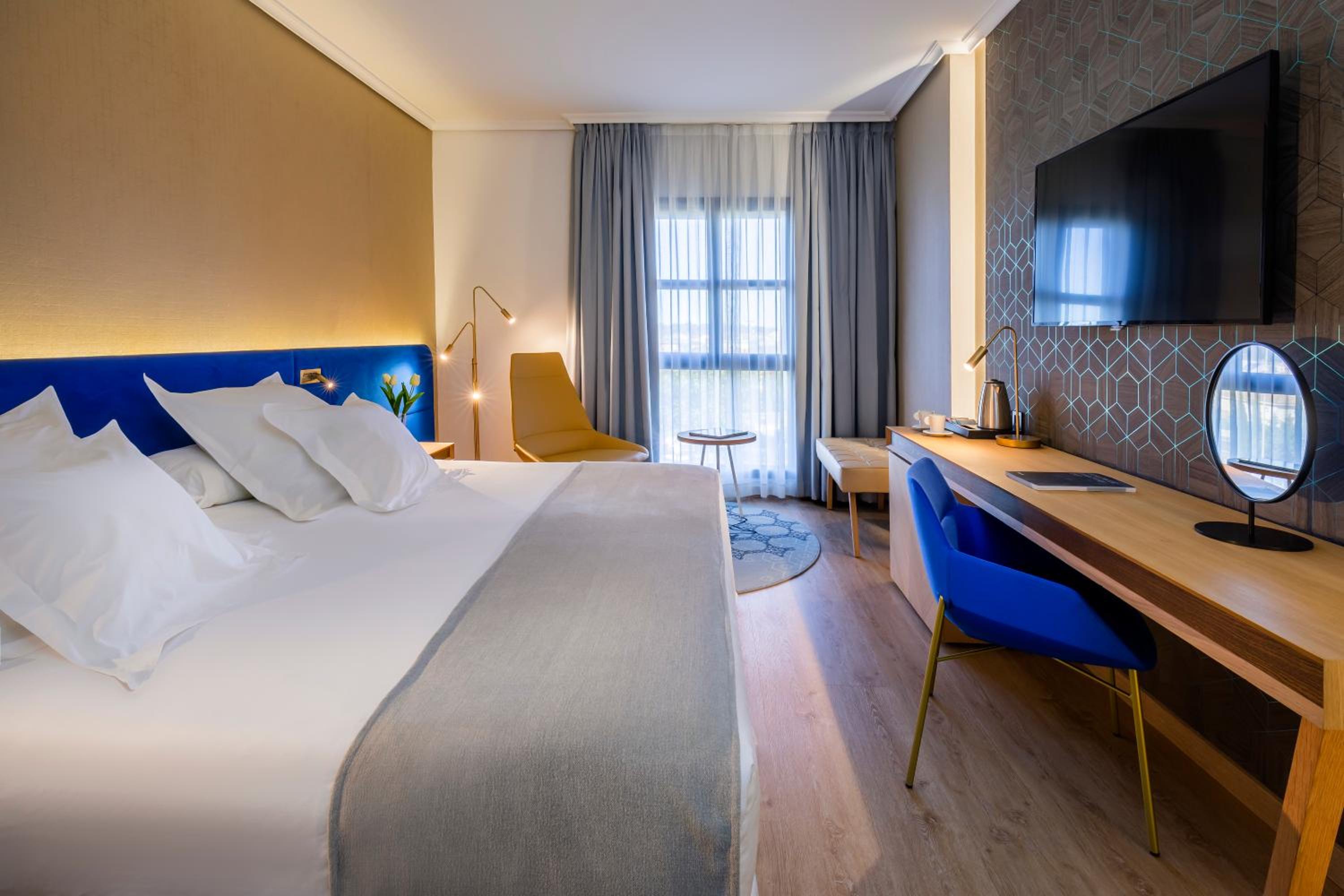 Deluxe Double Or Twin Room (1 Adult) - Photo 1