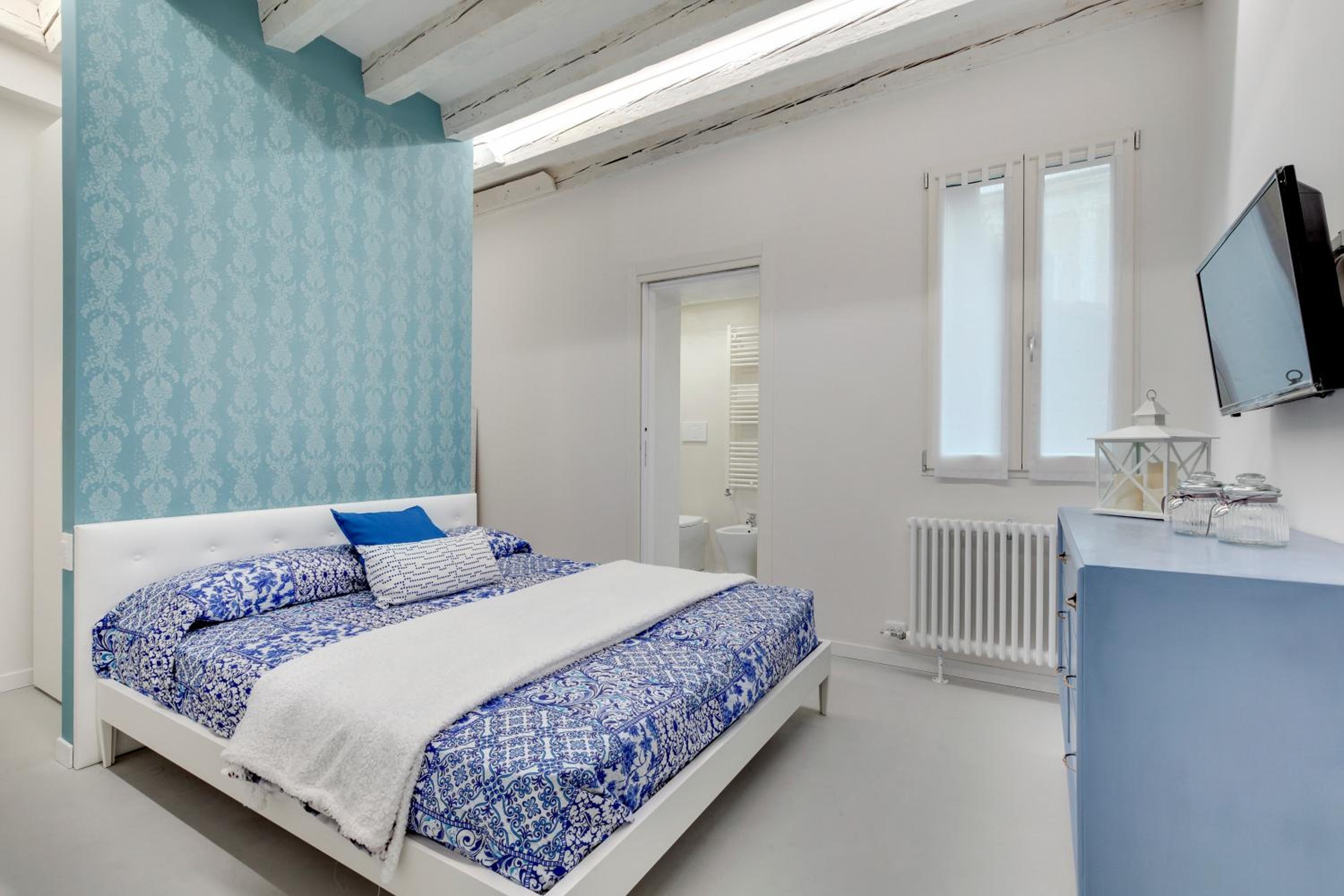 Two-Bedroom Apartment with 2 Bathrooms  photo 1