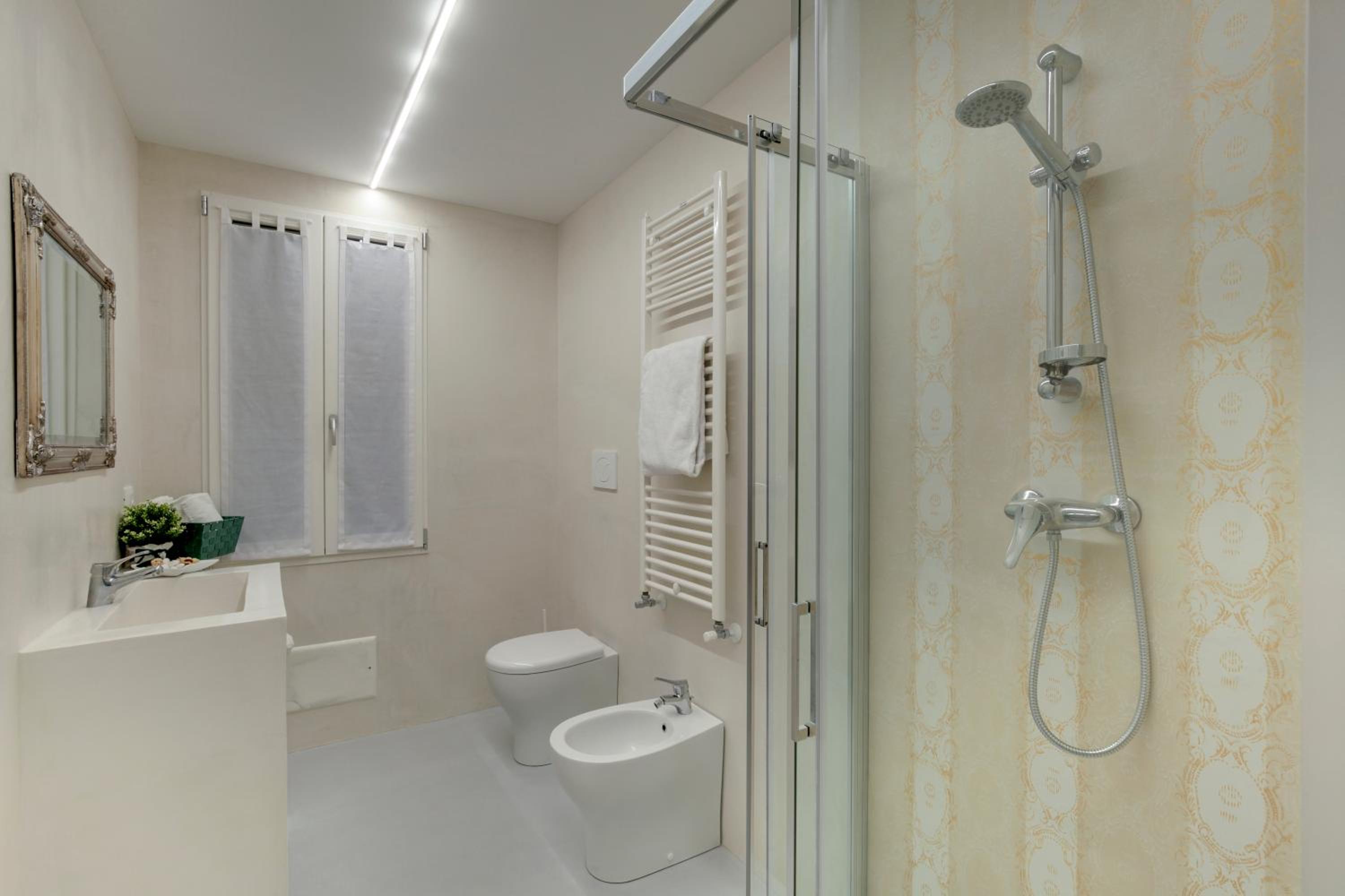 Two-Bedroom Deluxe Apartment with 2 bathrooms photo 2