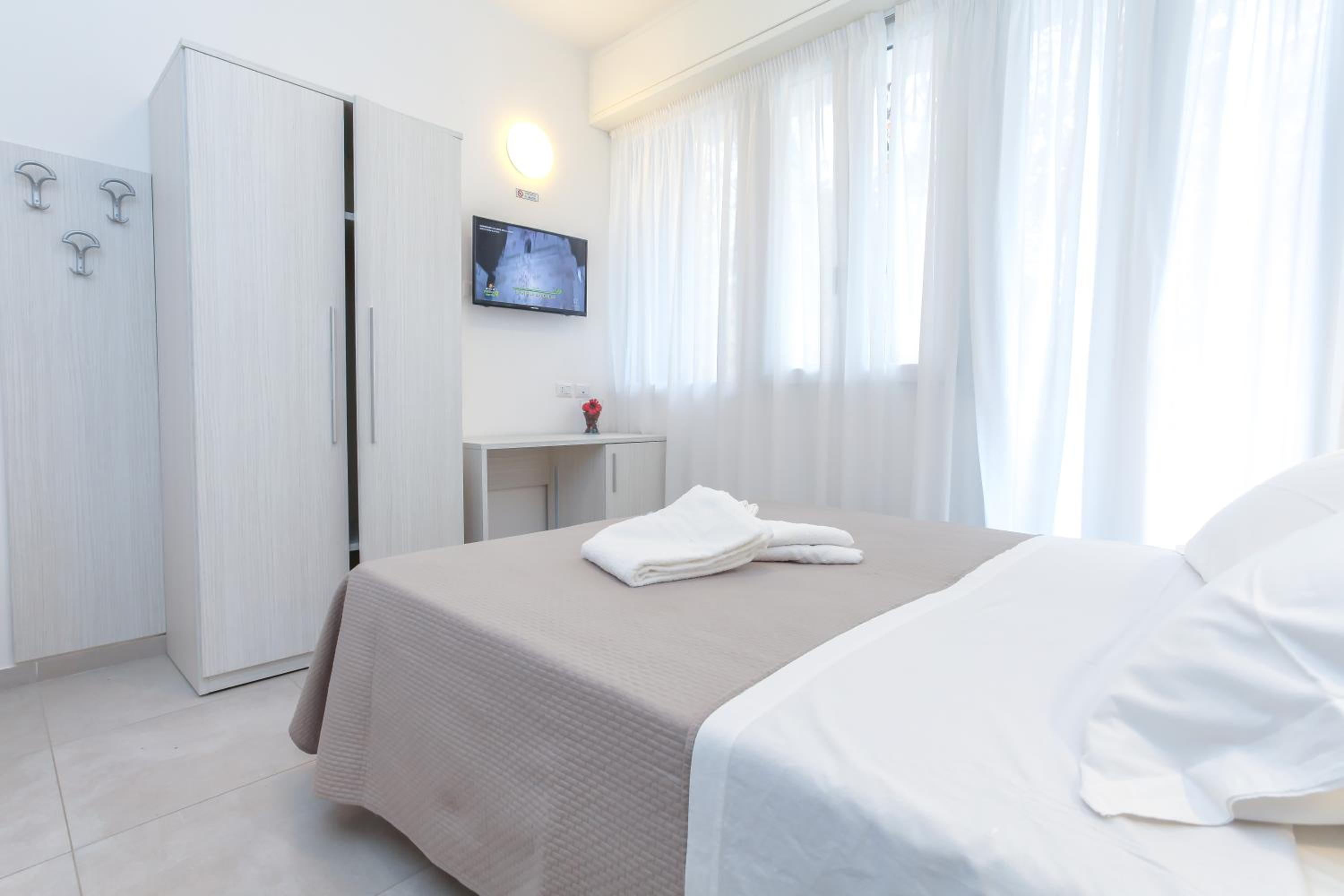 Double Room - Photo 3