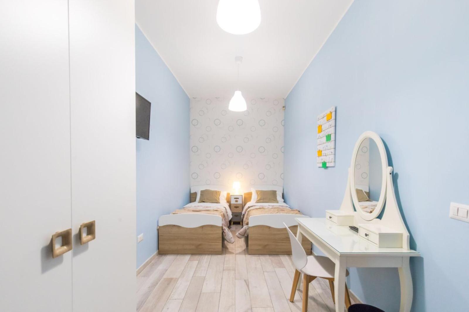 Twin Room with Private Bathroom - Photo 15