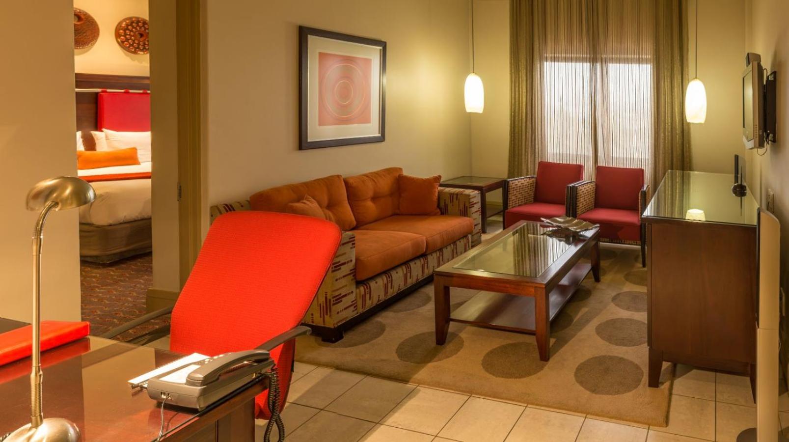 Executive Suite - Photo 3