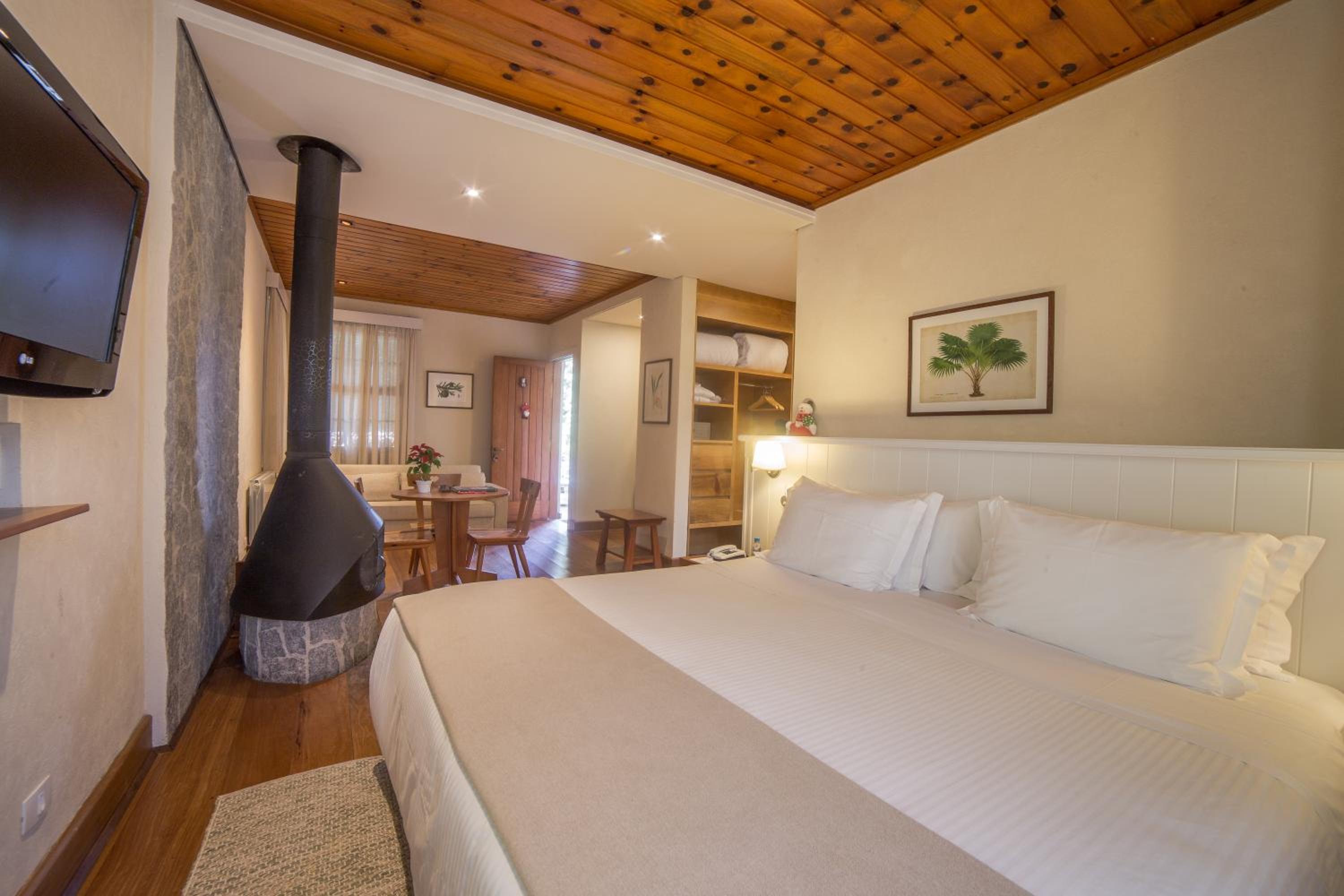 Chalet with Wood View (2 Adults)