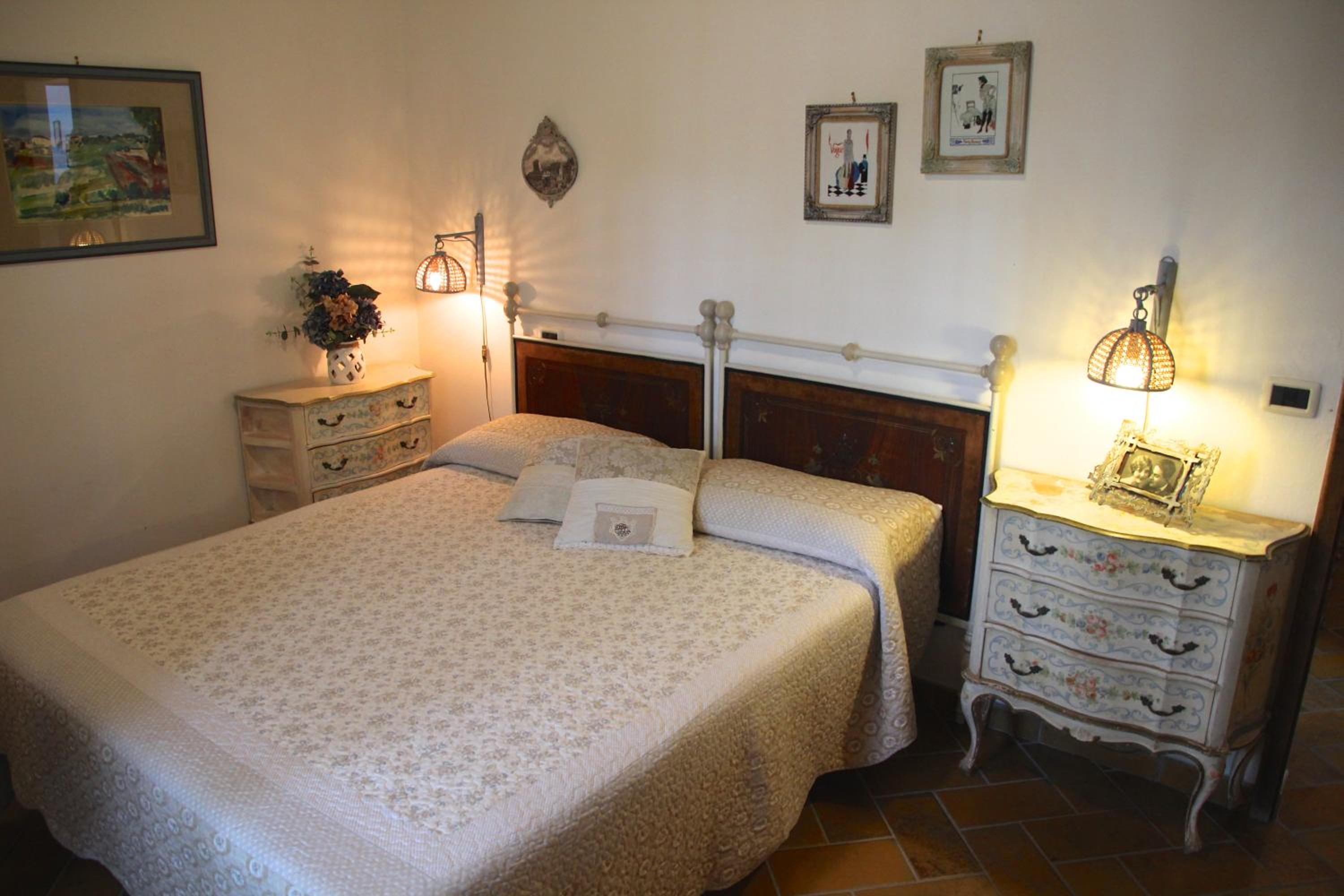 Double or Twin Room with Private Bathroom - Photo 8