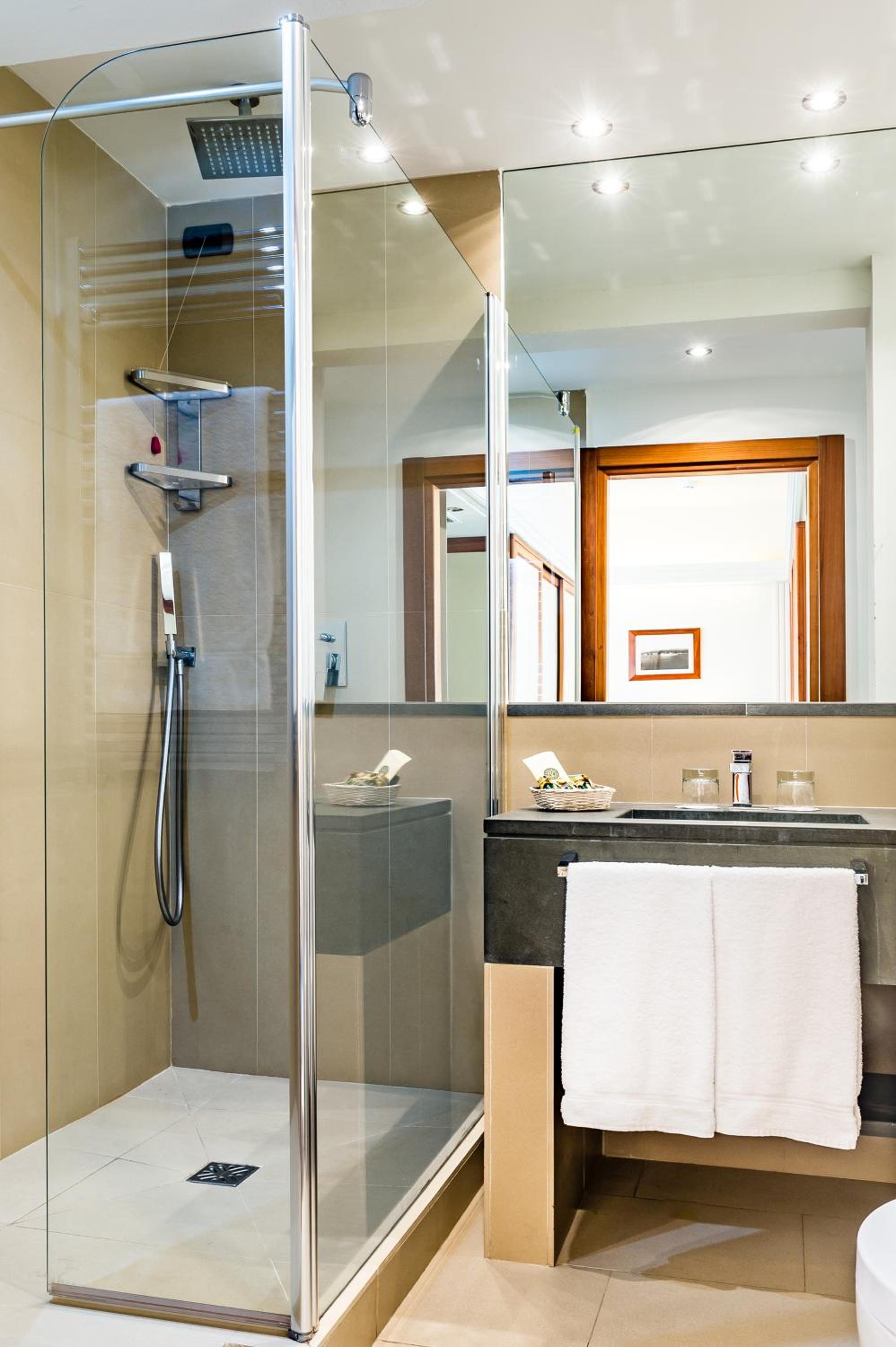 Superior Double or Twin Room with Balcony and Sea View - Photo 5