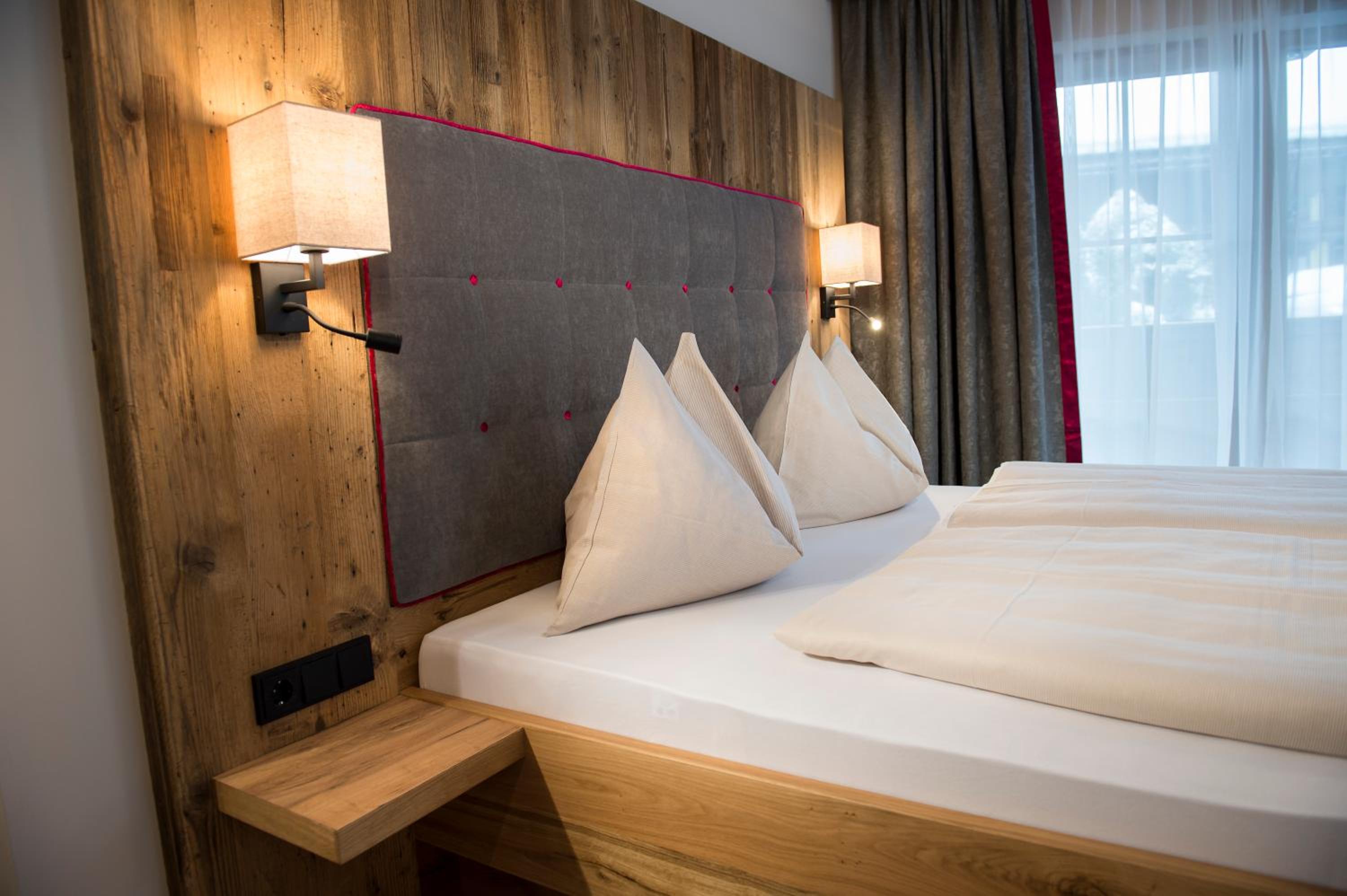 Deluxe Double Room with Balcony photo 3