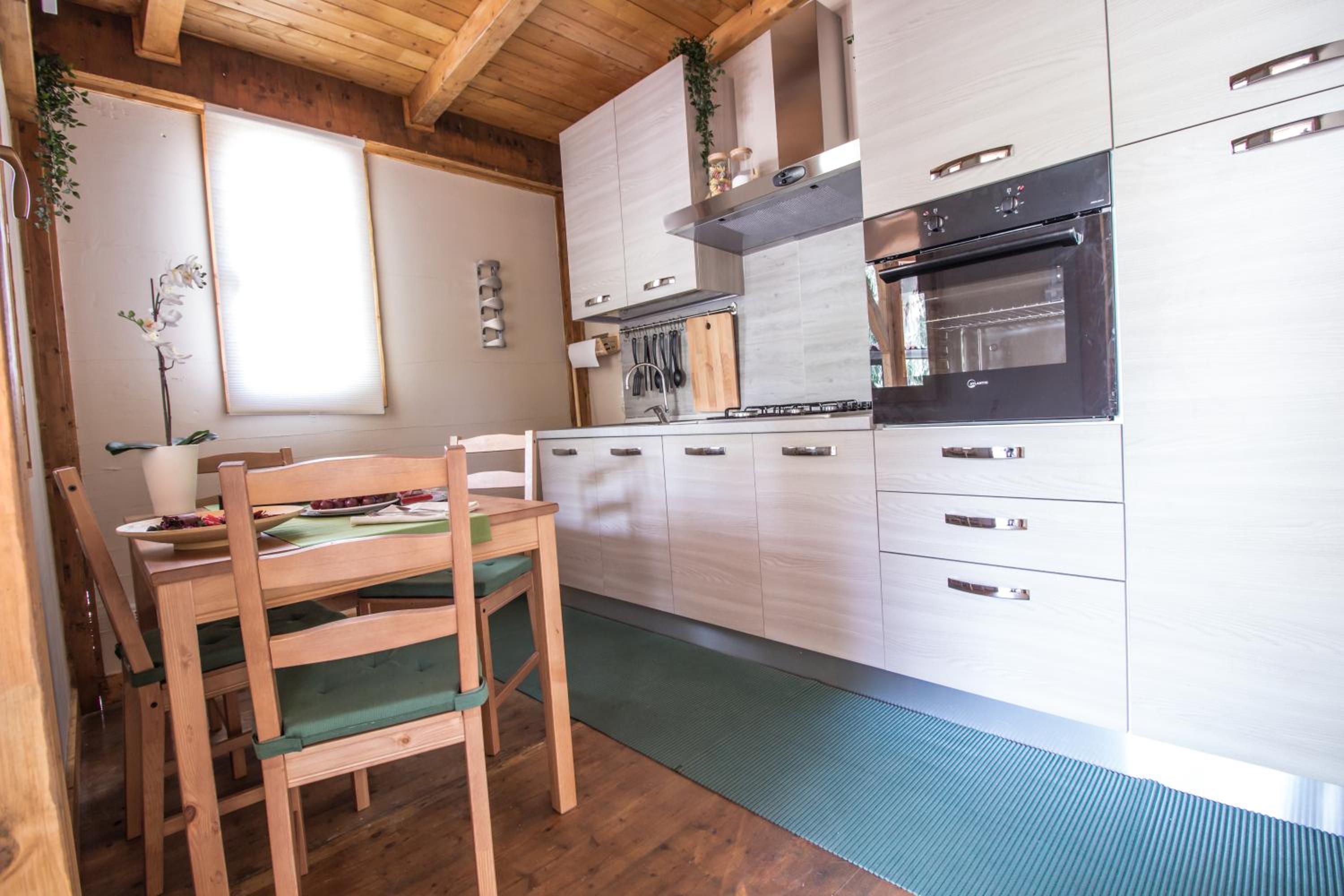 Apartment with Terrace - Photo 7