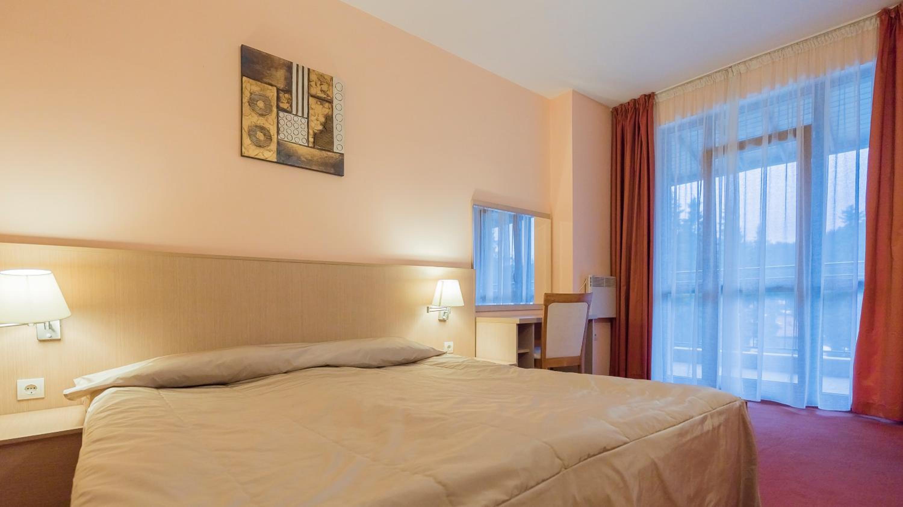 One-Bedroom Suite (2 Adults + 2 Children) With Free Parking