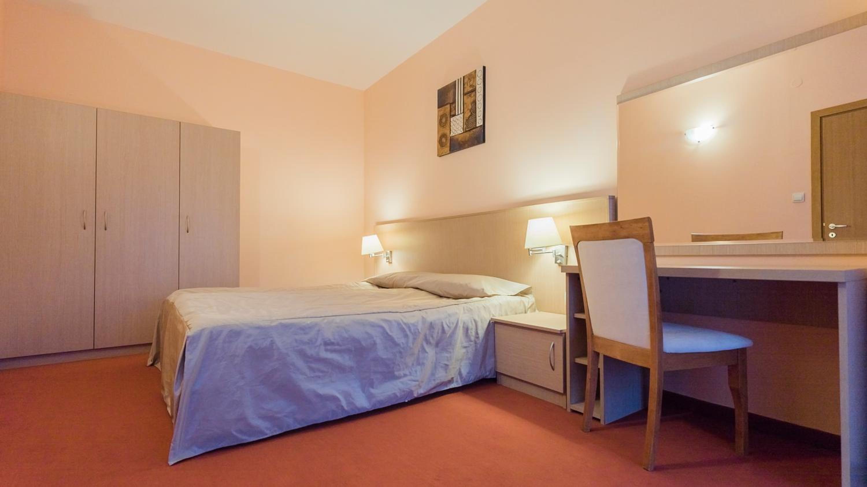 One-Bedroom Suite (3 Adults + 1 Child) - Free Parking